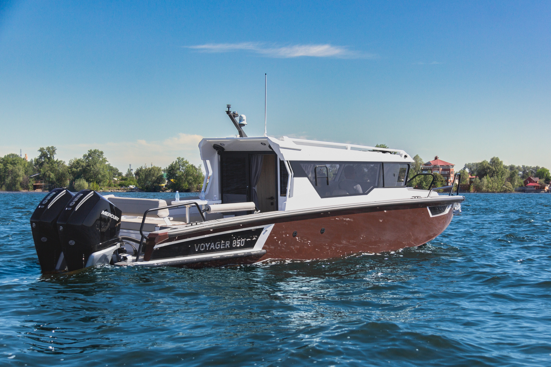 VBOATS VOYAGER 850 Cabin Twin