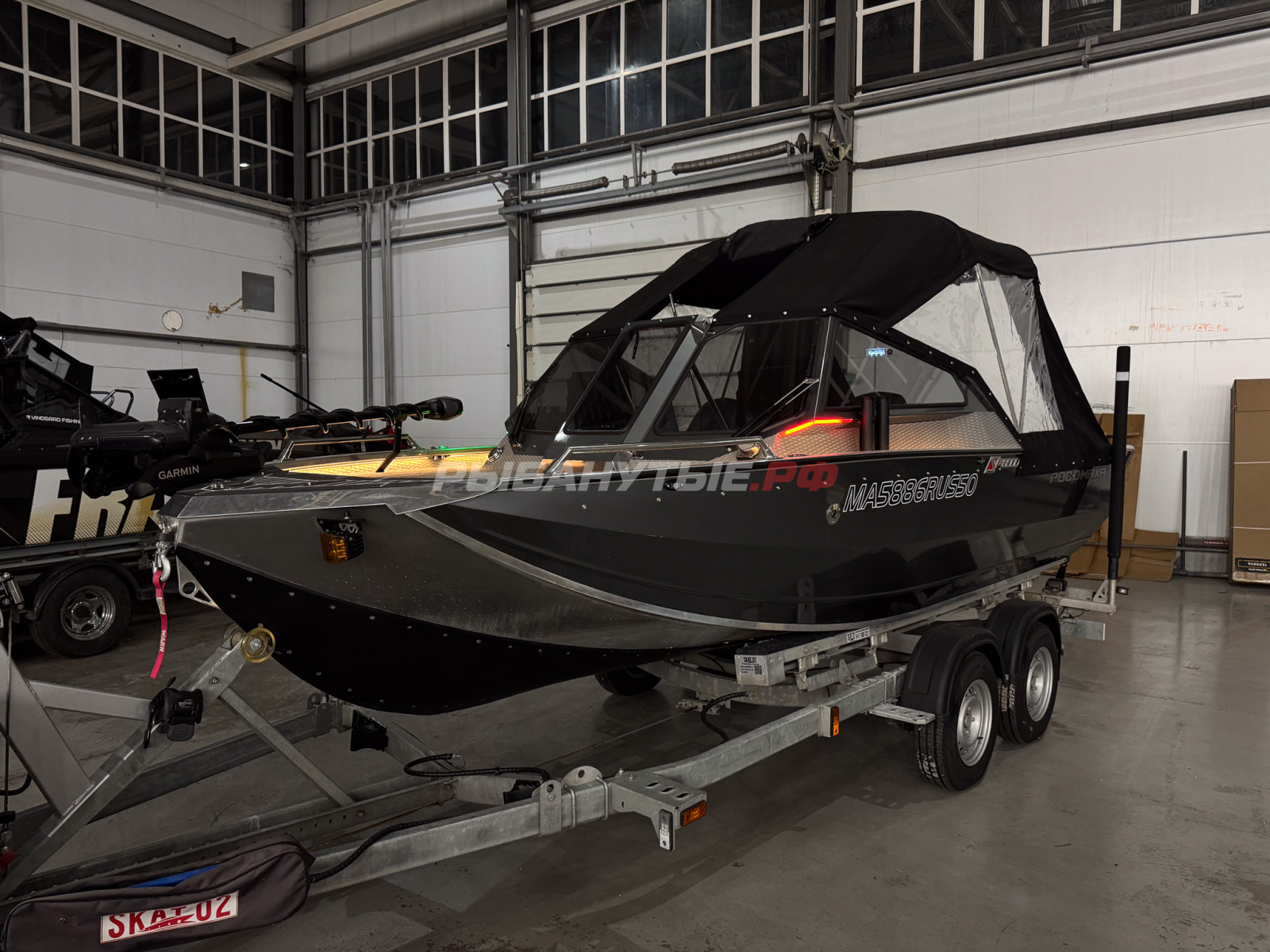 Лодка Росомаха R6000S + Mercury Optimax 200 + прицеп на катере — пример установки, Рыбанутые.РФ