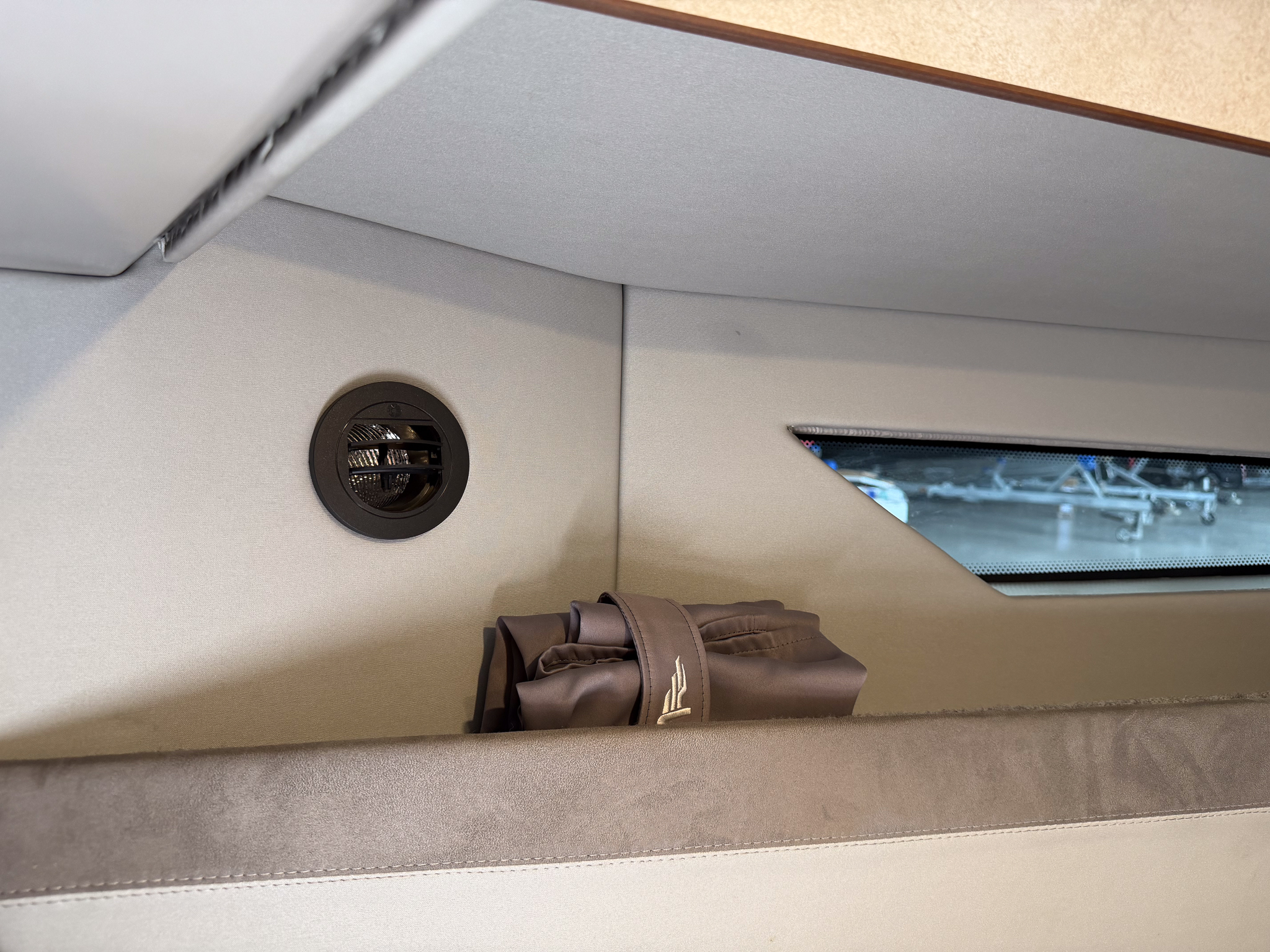 VBOATS VOYAGER 850 Cabin + Mercury Verado 400 + прицеп