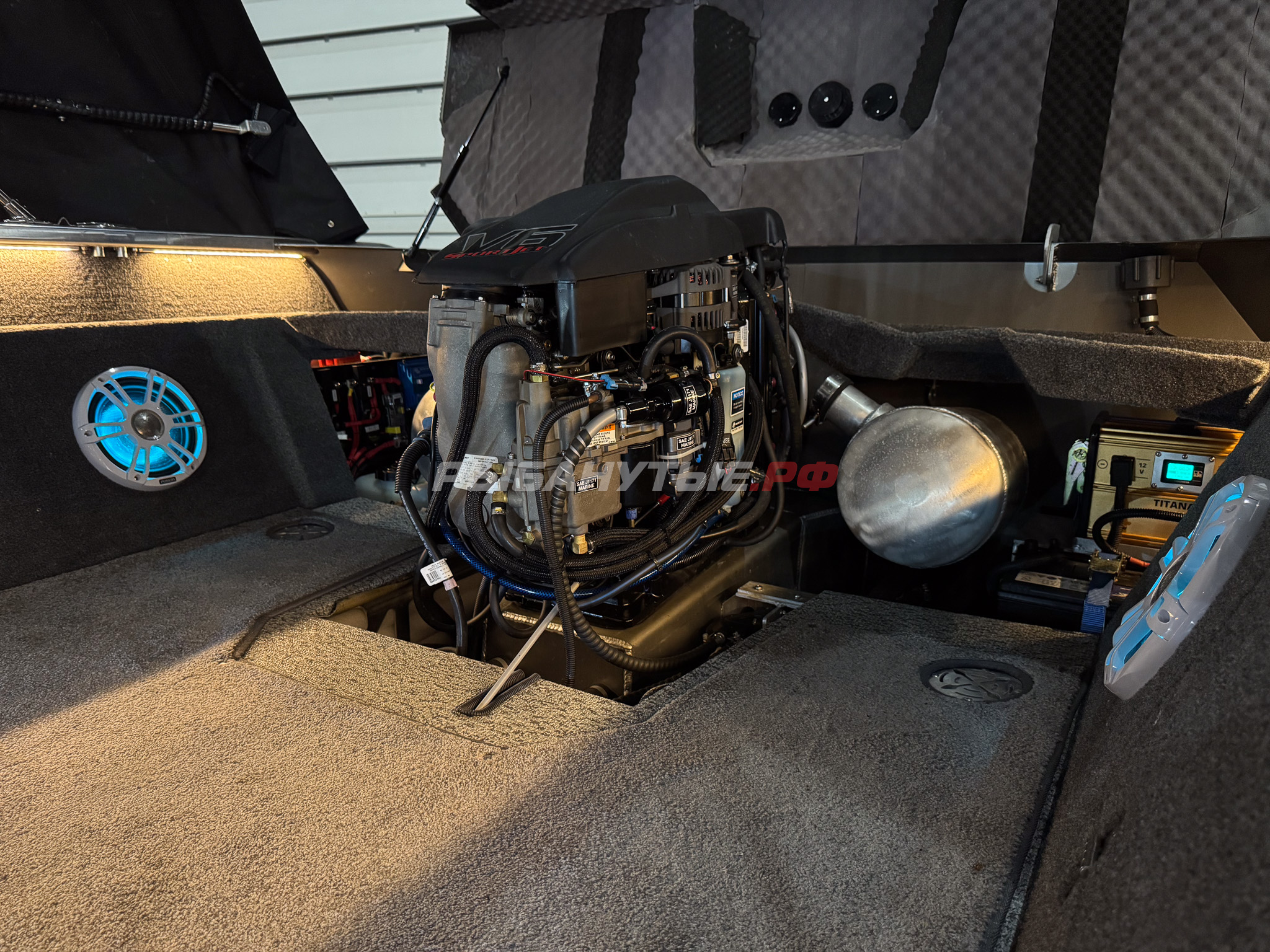 Лодка Росомаха R6000S + Mercury Optimax 200 + прицеп на катере — пример установки, Рыбанутые.РФ