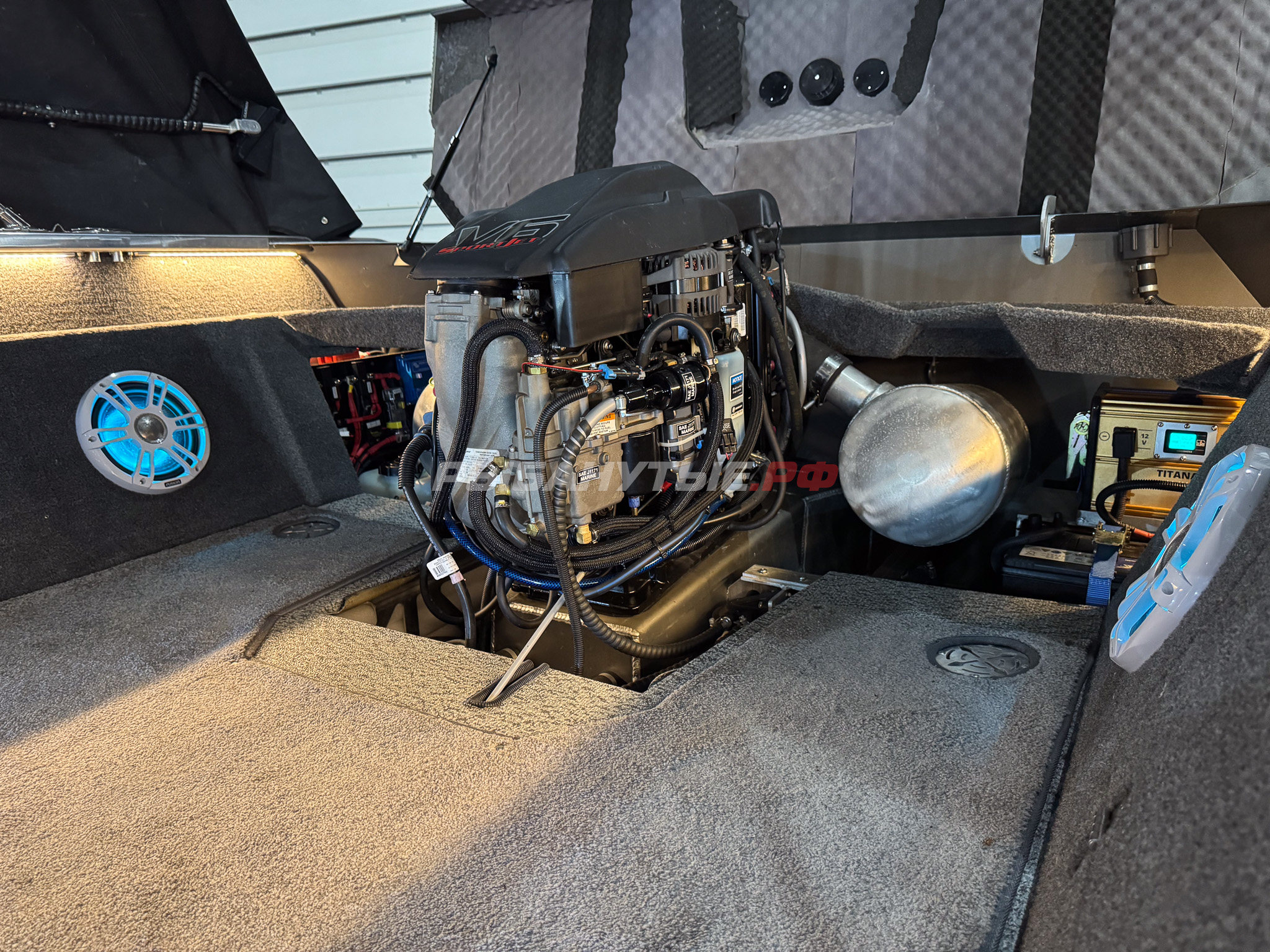 Лодка Росомаха R6000S + Mercury Optimax 200 + прицеп на катере — пример установки, Рыбанутые.РФ