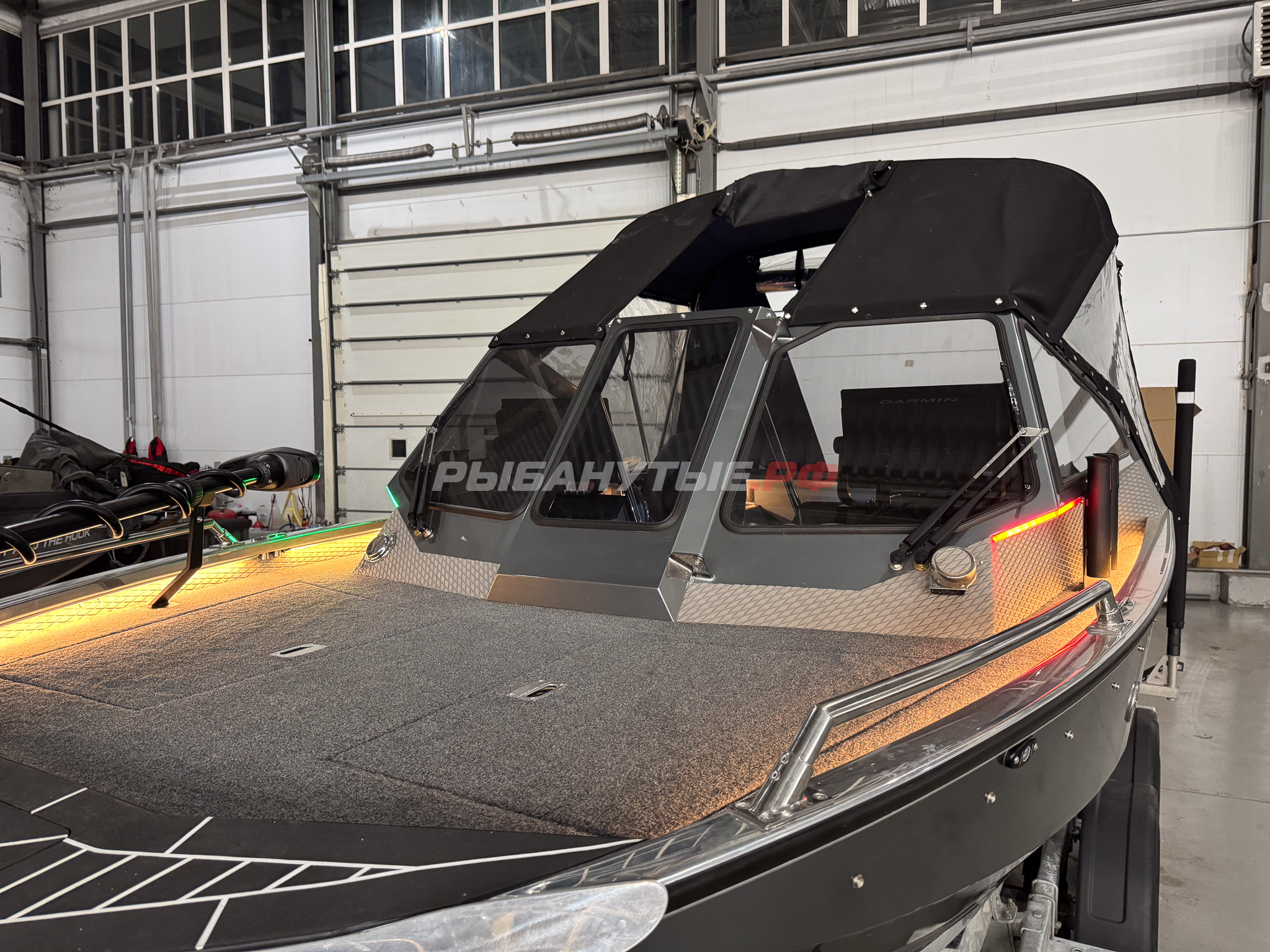 Лодка Росомаха R6000S + Mercury Optimax 200 + прицеп на катере — пример установки, Рыбанутые.РФ