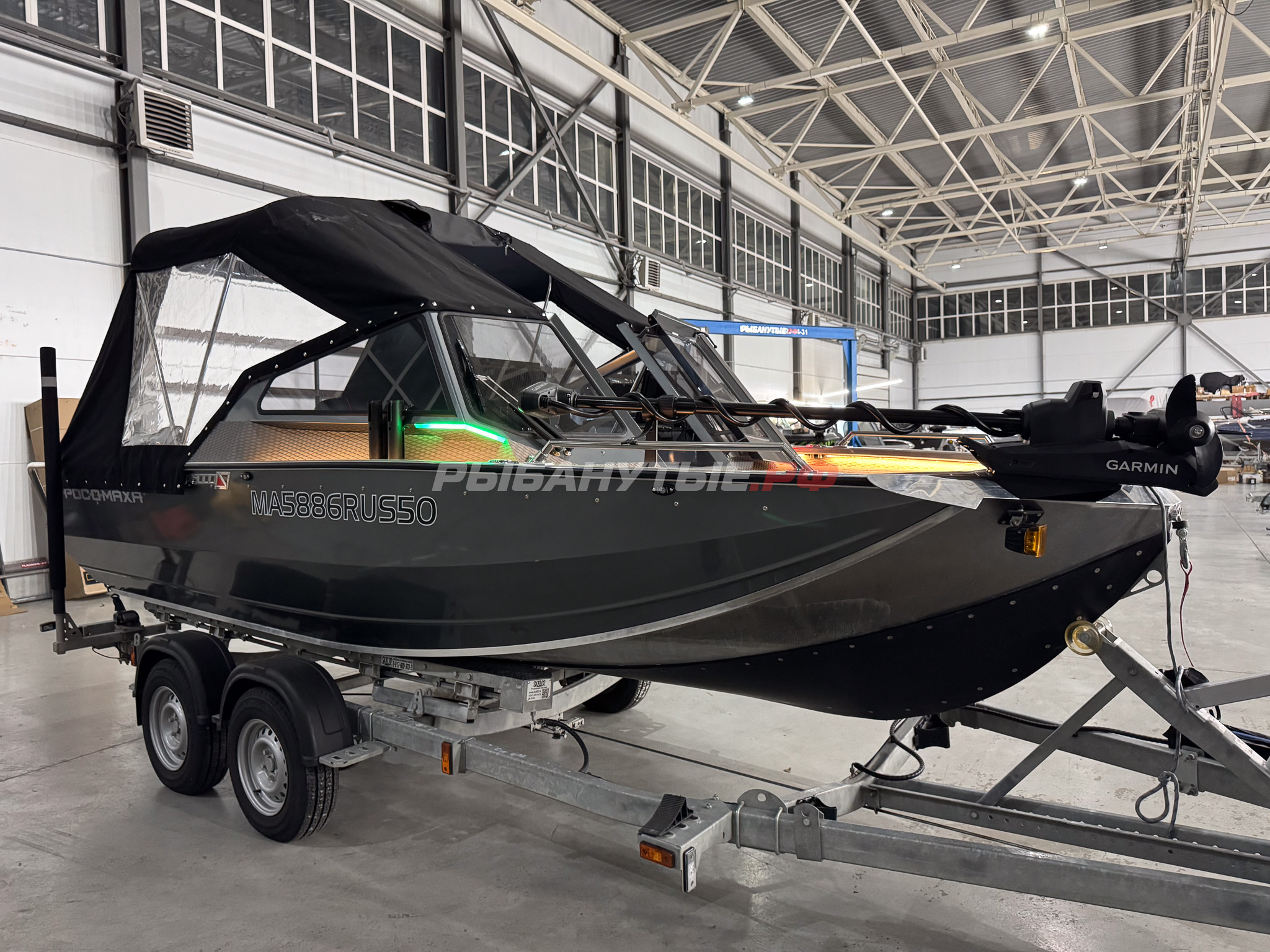 Лодка Росомаха R6000S + Mercury Optimax 200 + прицеп на катере — пример установки, Рыбанутые.РФ