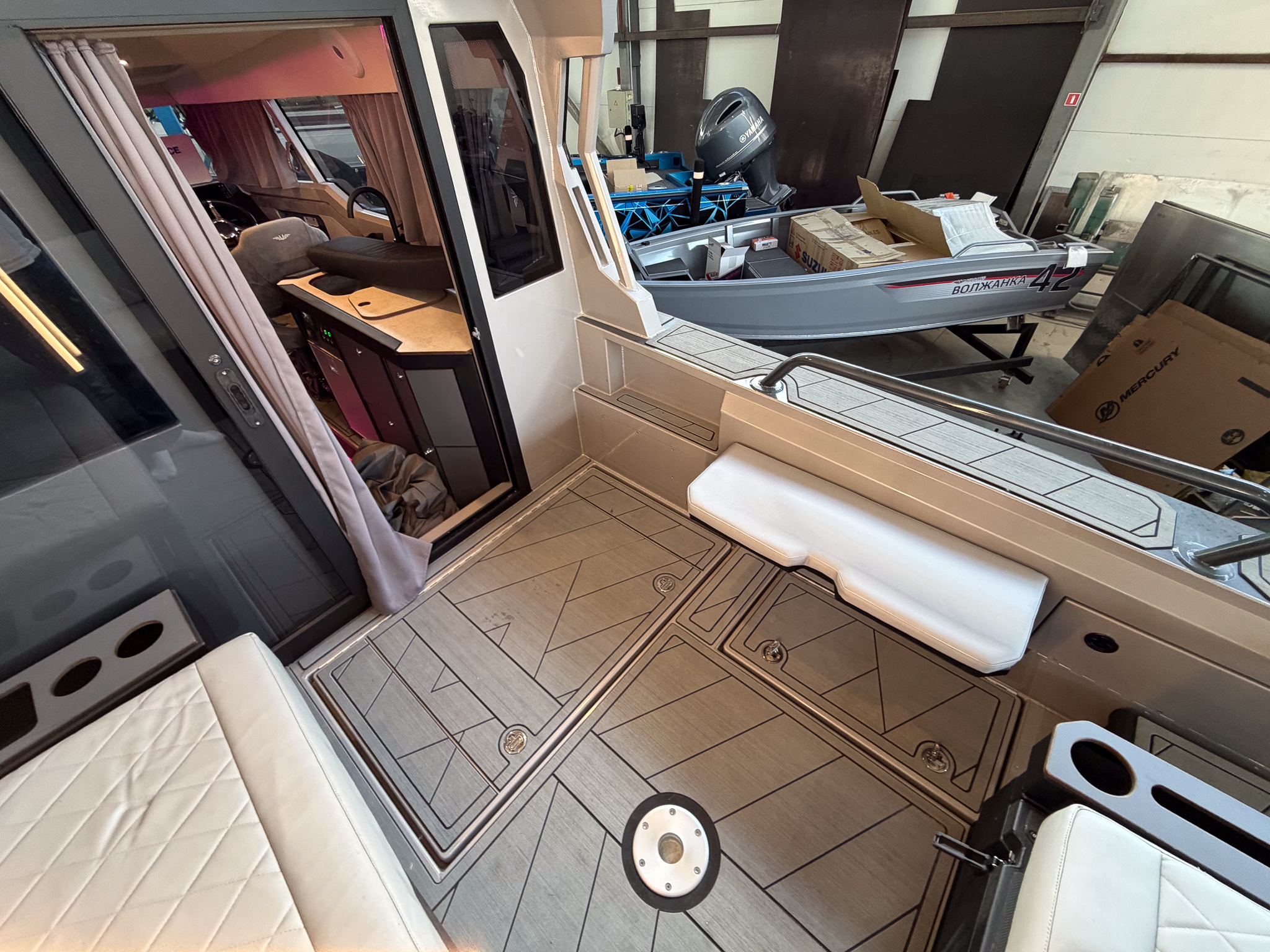 VBOATS VOYAGER 850 Cabin + Mercury Verado 400 + прицеп