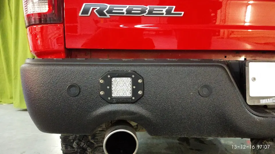 RIGID D-серия PRO (6 светодиодов) — Водительский свет — Врезная установка (пара) на катере — пример установки, Рыбанутые.РФ