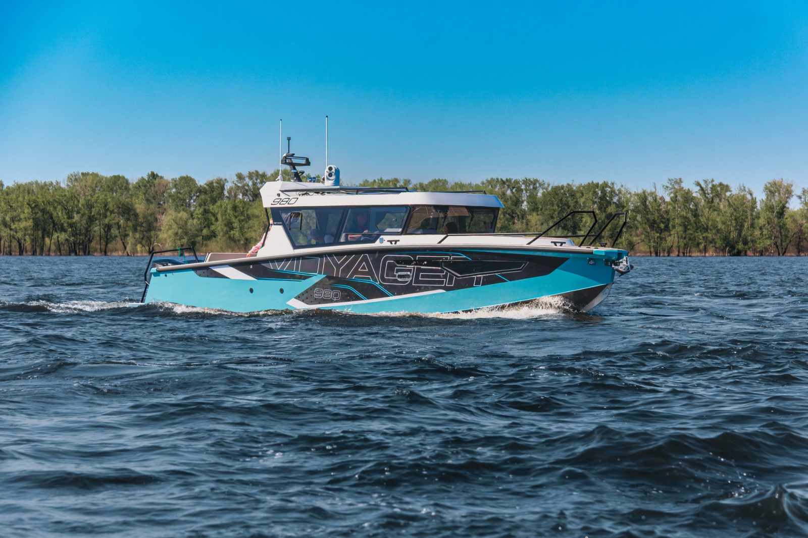 VBOATS VOYAGER 980 Cabin