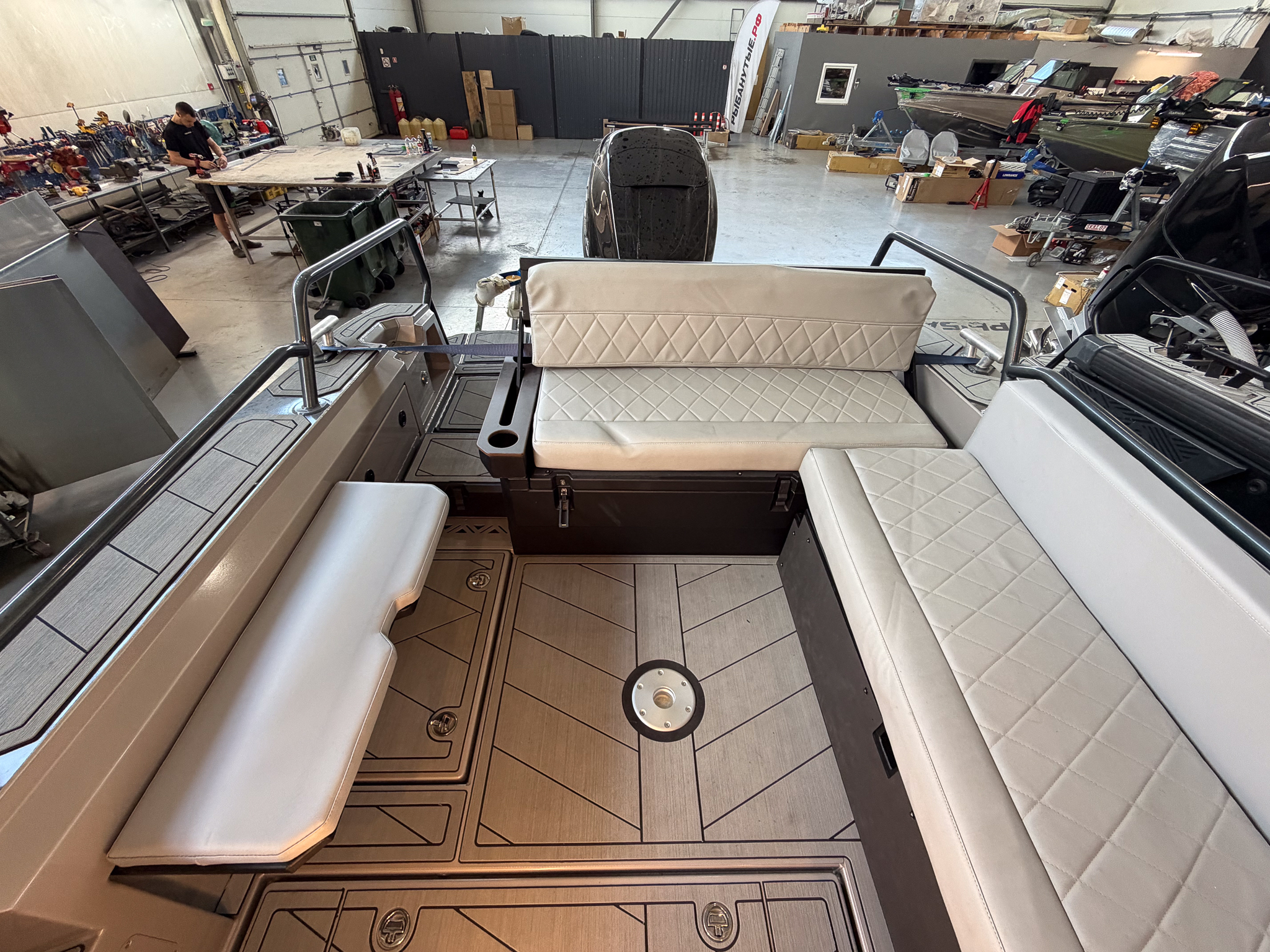 VBOATS VOYAGER 850 Cabin + Mercury Verado 400 + прицеп