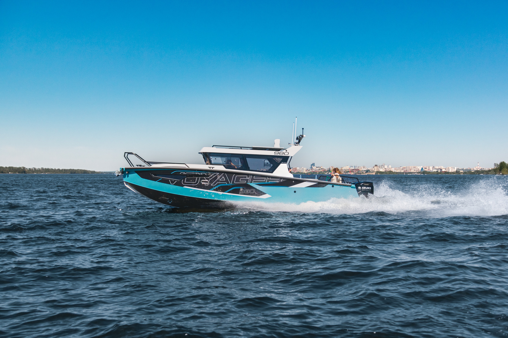 VBOATS VOYAGER 980 Cabin