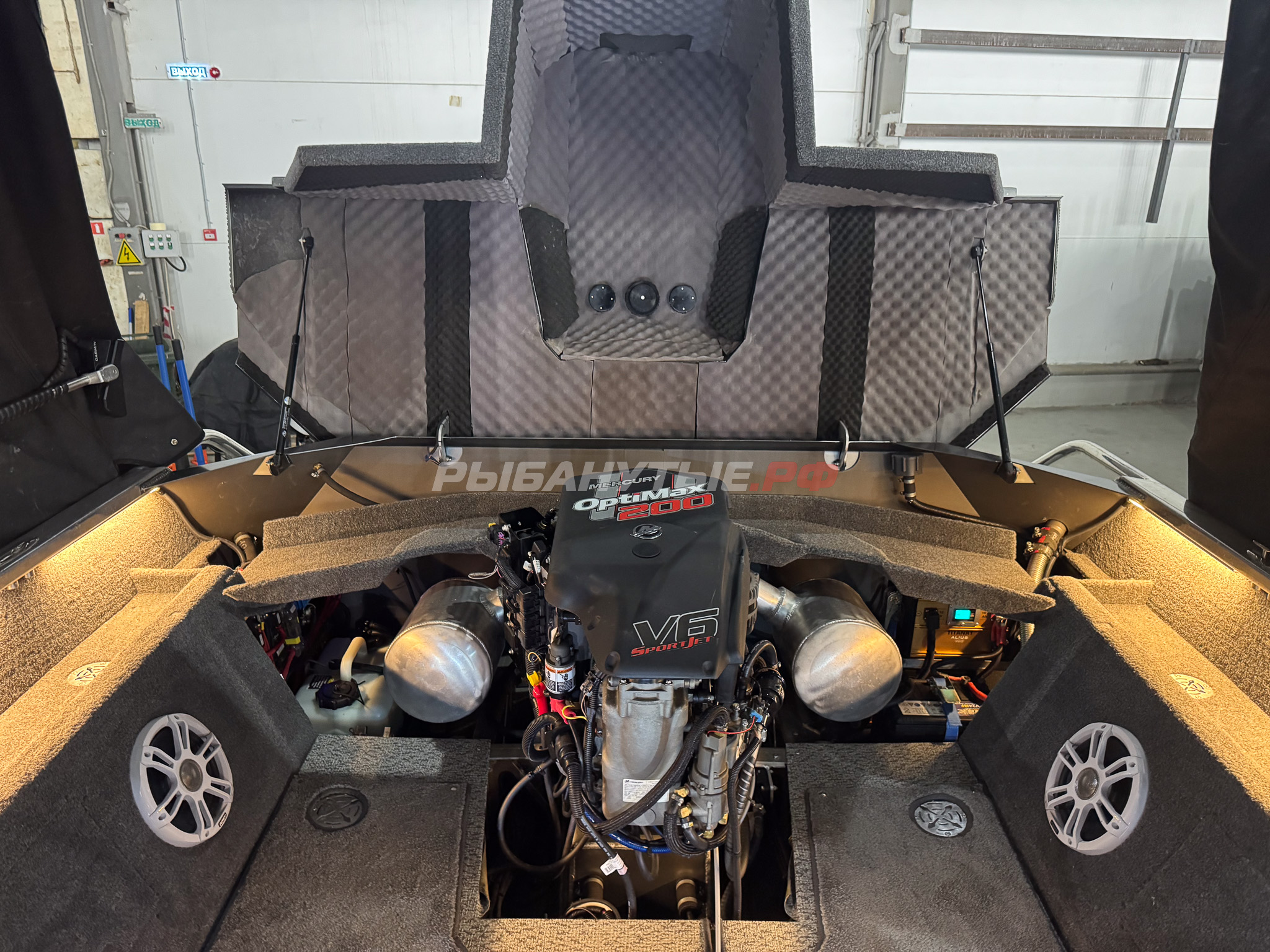 Лодка Росомаха R6000S + Mercury Optimax 200 + прицеп на катере — пример установки, Рыбанутые.РФ