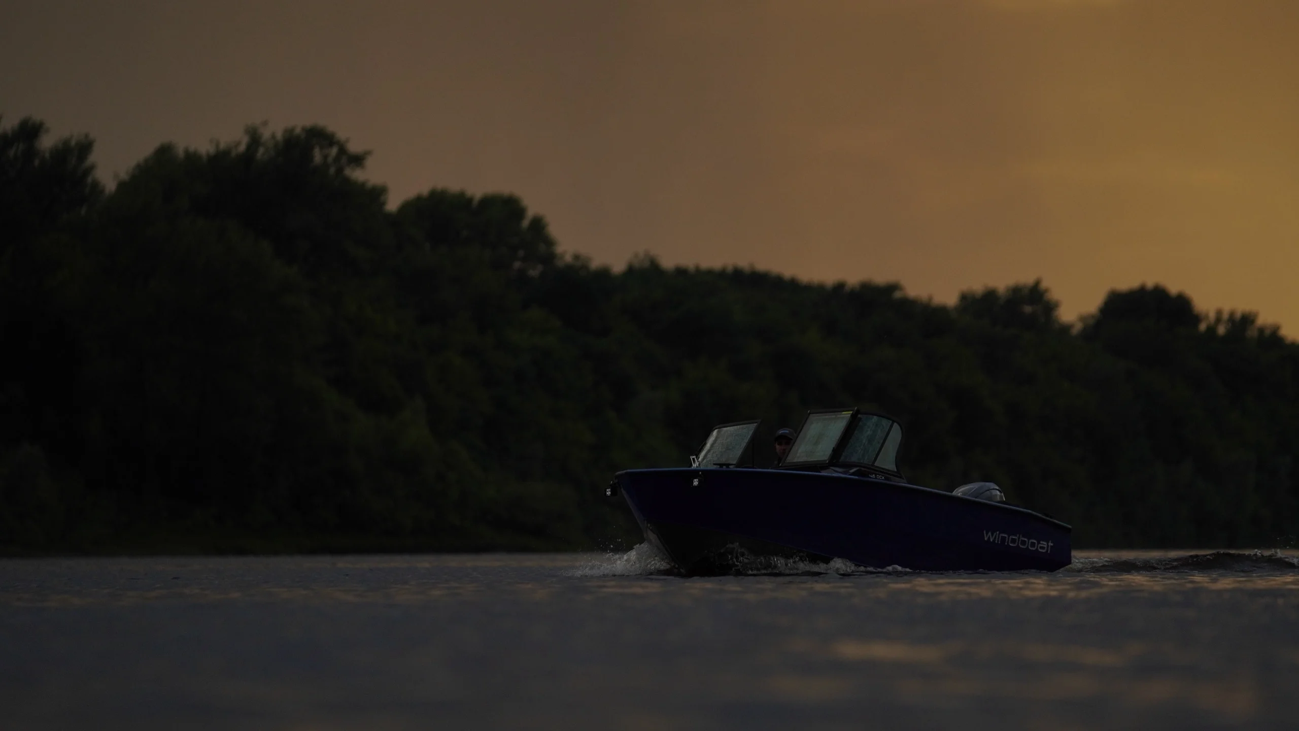 Windboat 4.6 DCX