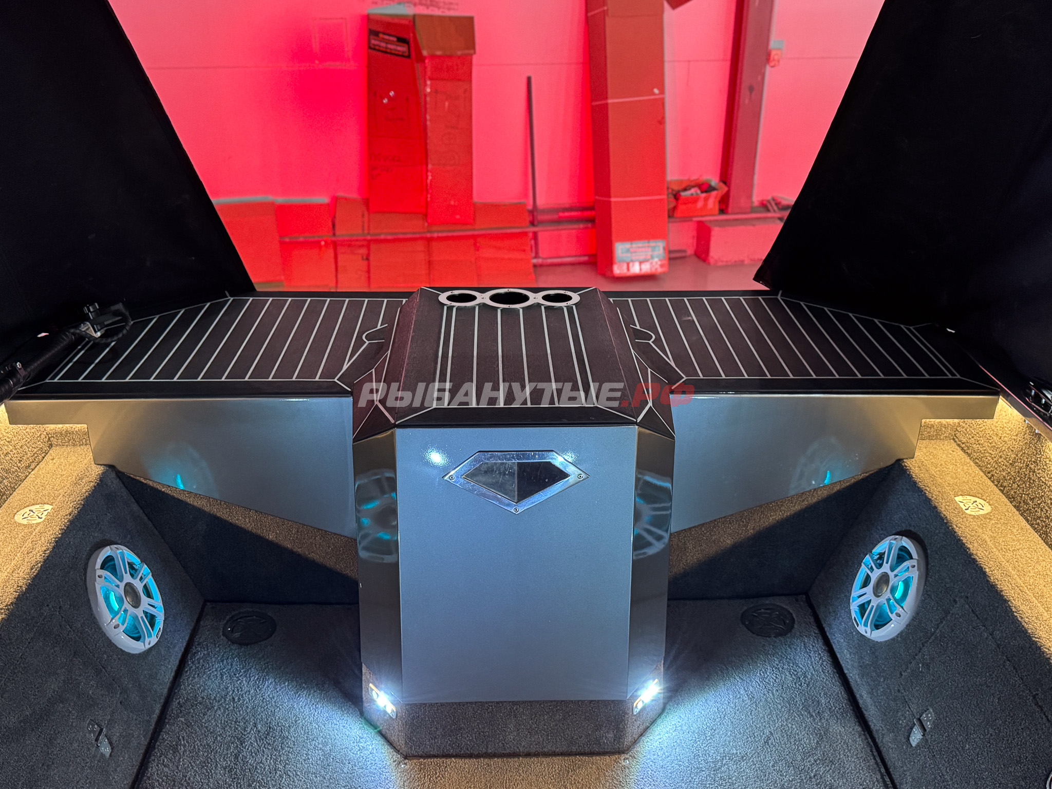 Лодка Росомаха R6000S + Mercury Optimax 200 + прицеп на катере — пример установки, Рыбанутые.РФ