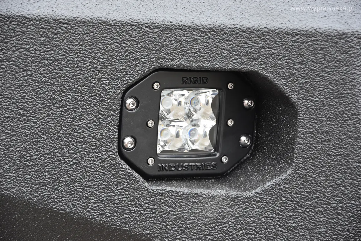 RIGID D-серия PRO (4 светодиода) — Рабочий свет — Врезная установка (пара) на катере — пример установки, Рыбанутые.РФ