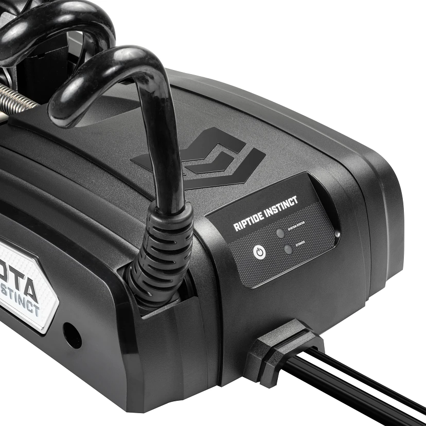 Minn Kota Riptide Instinct QUEST 90/115 lb. Thrust, 100" Shaft, Wireless Remote, Black на катере — пример установки, Рыбанутые.РФ