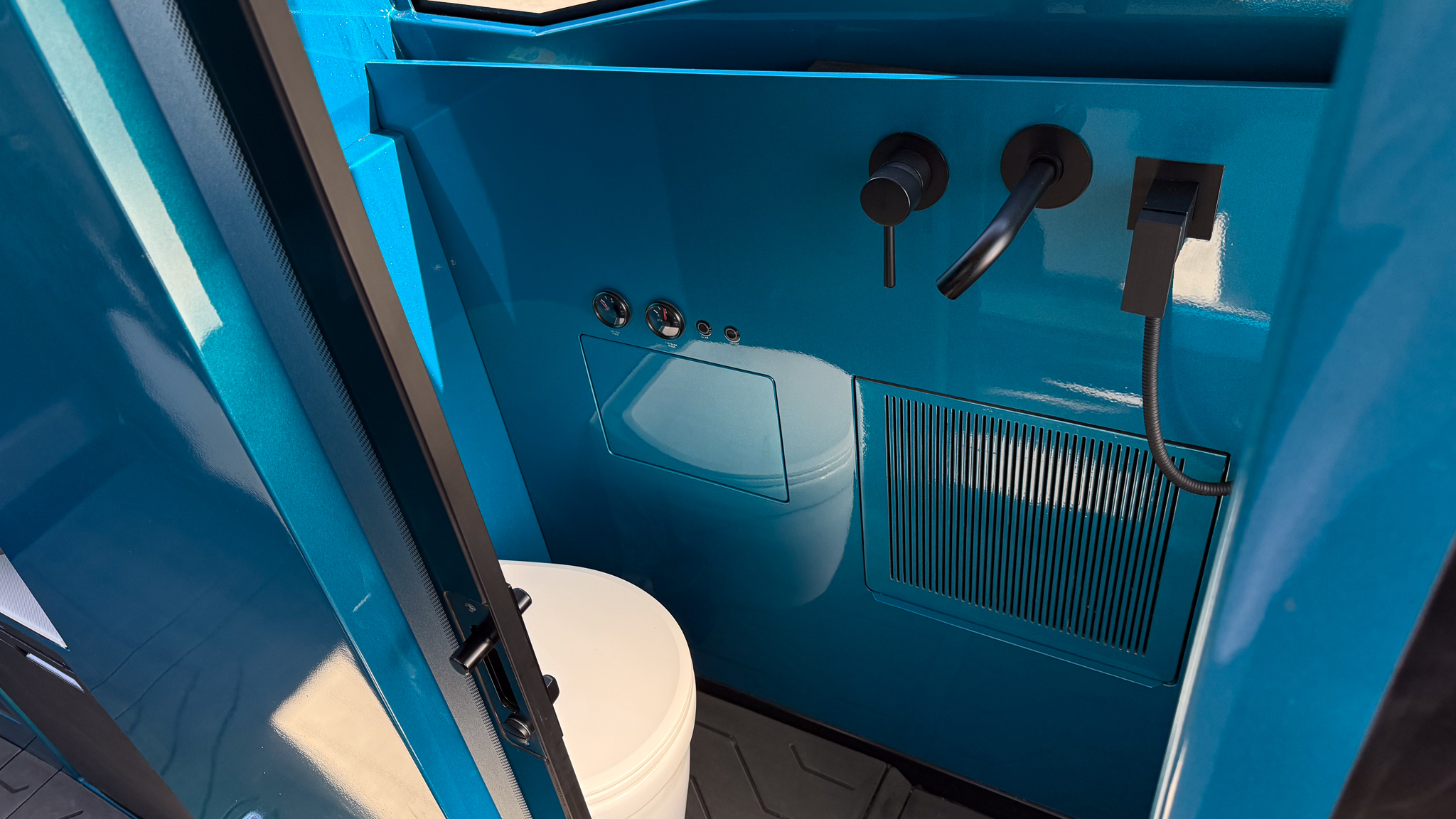 Лодка ONIX 850 Cabin + Спарка Mercury ProXs 300 + прицеп