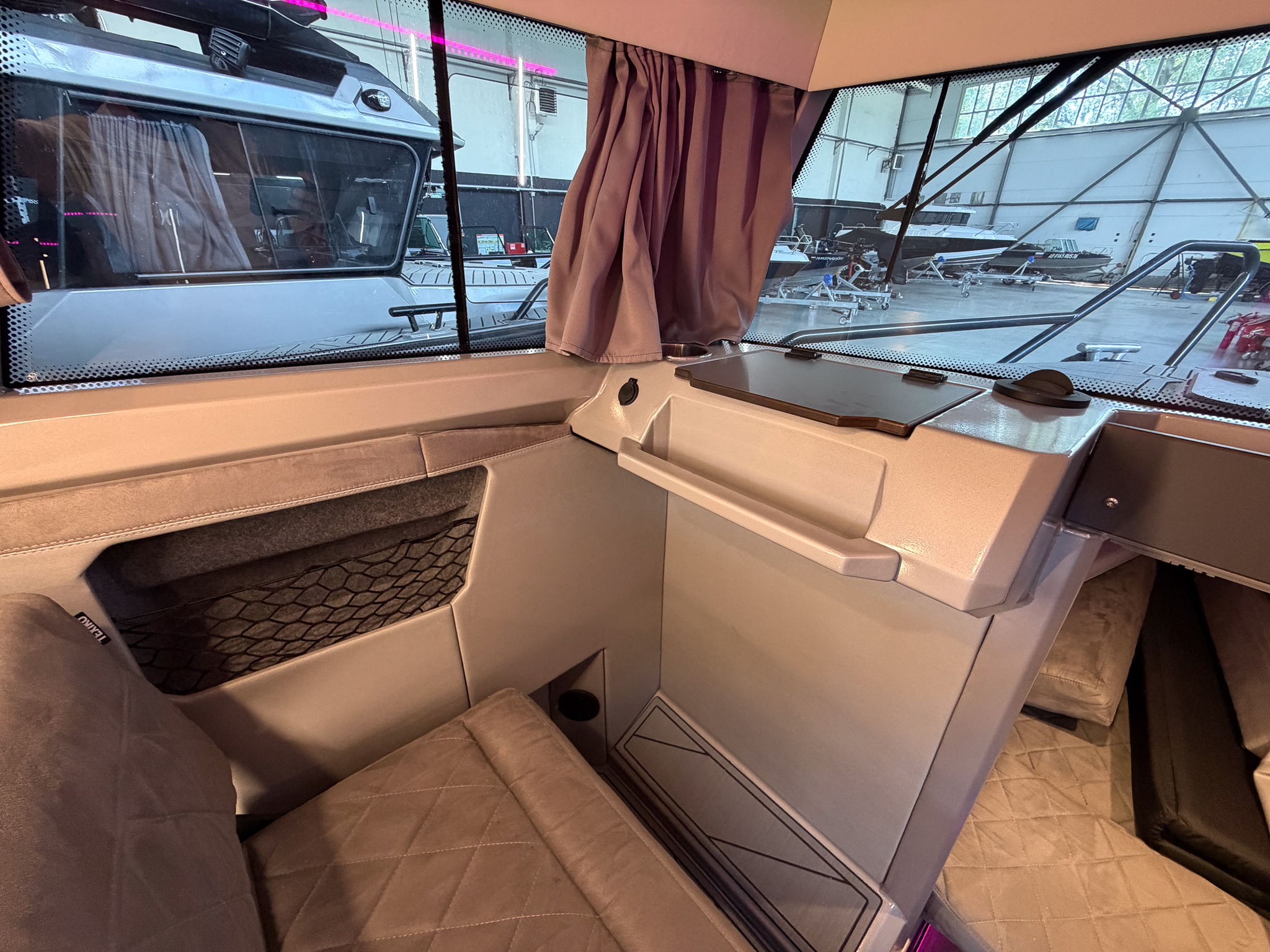 VBOATS VOYAGER 850 Cabin + Mercury Verado 400 + прицеп