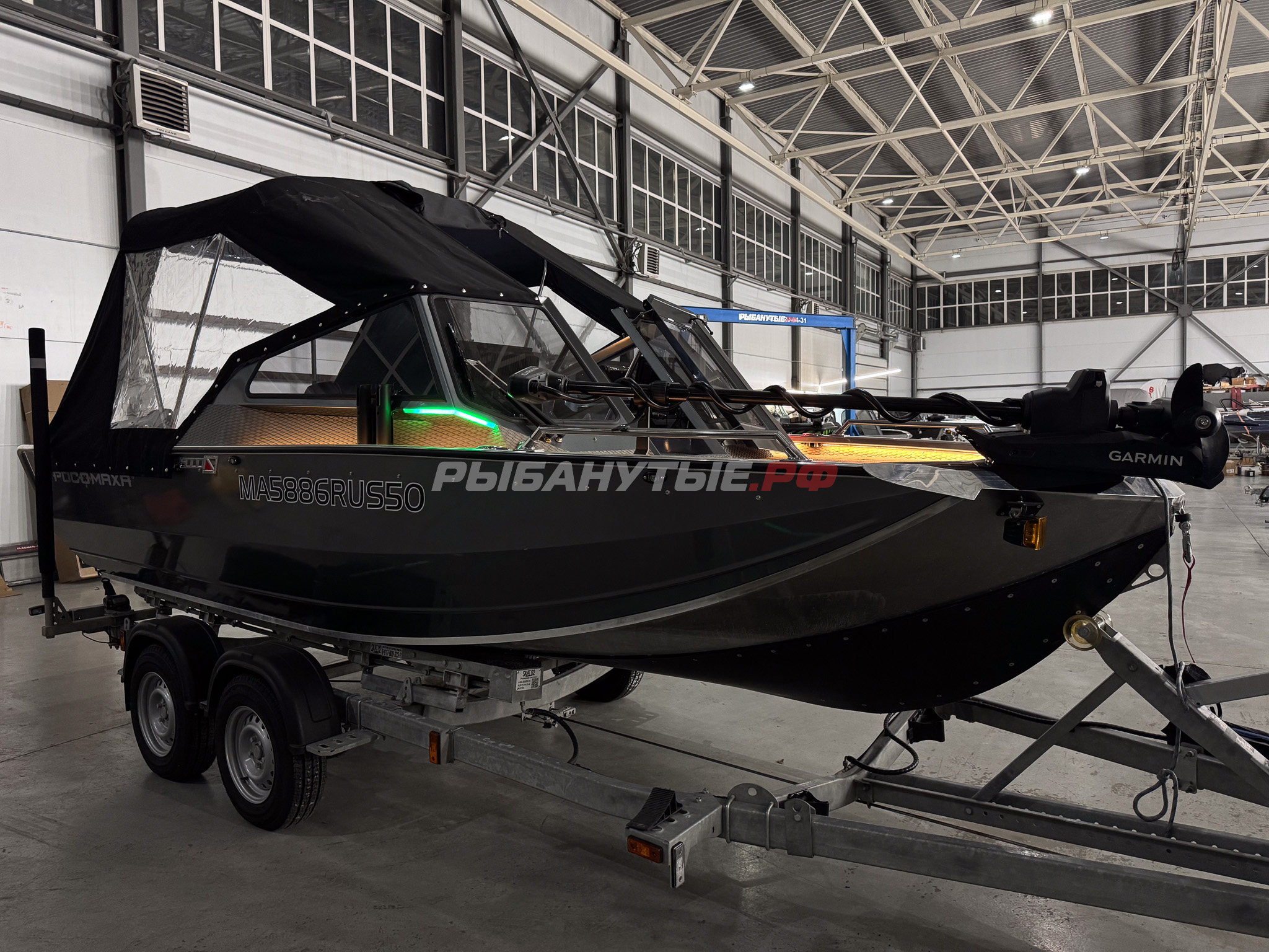 Лодка Росомаха R6000S + Mercury Optimax 200 + прицеп на катере — пример установки, Рыбанутые.РФ