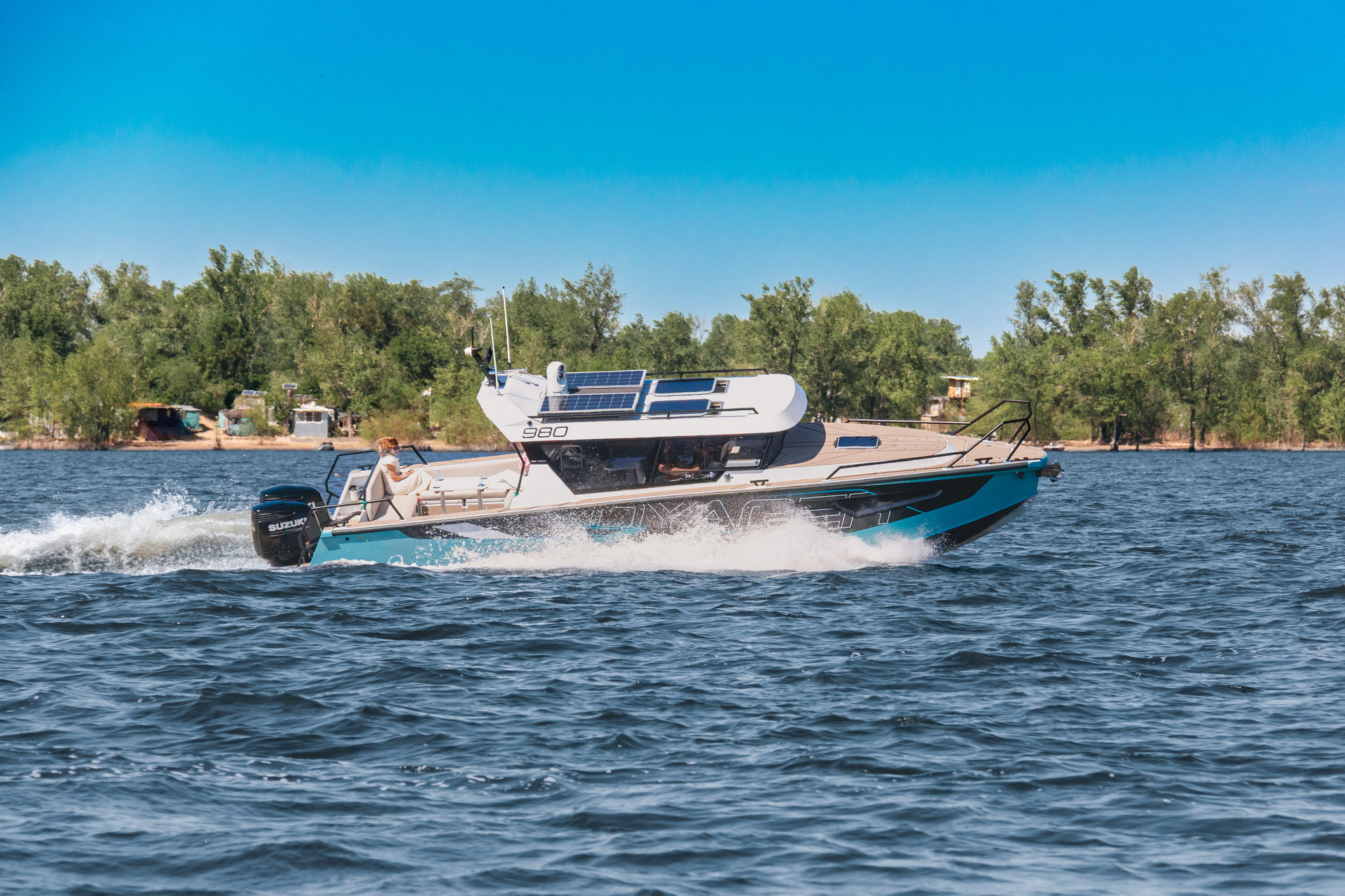VBOATS VOYAGER 980 Cabin