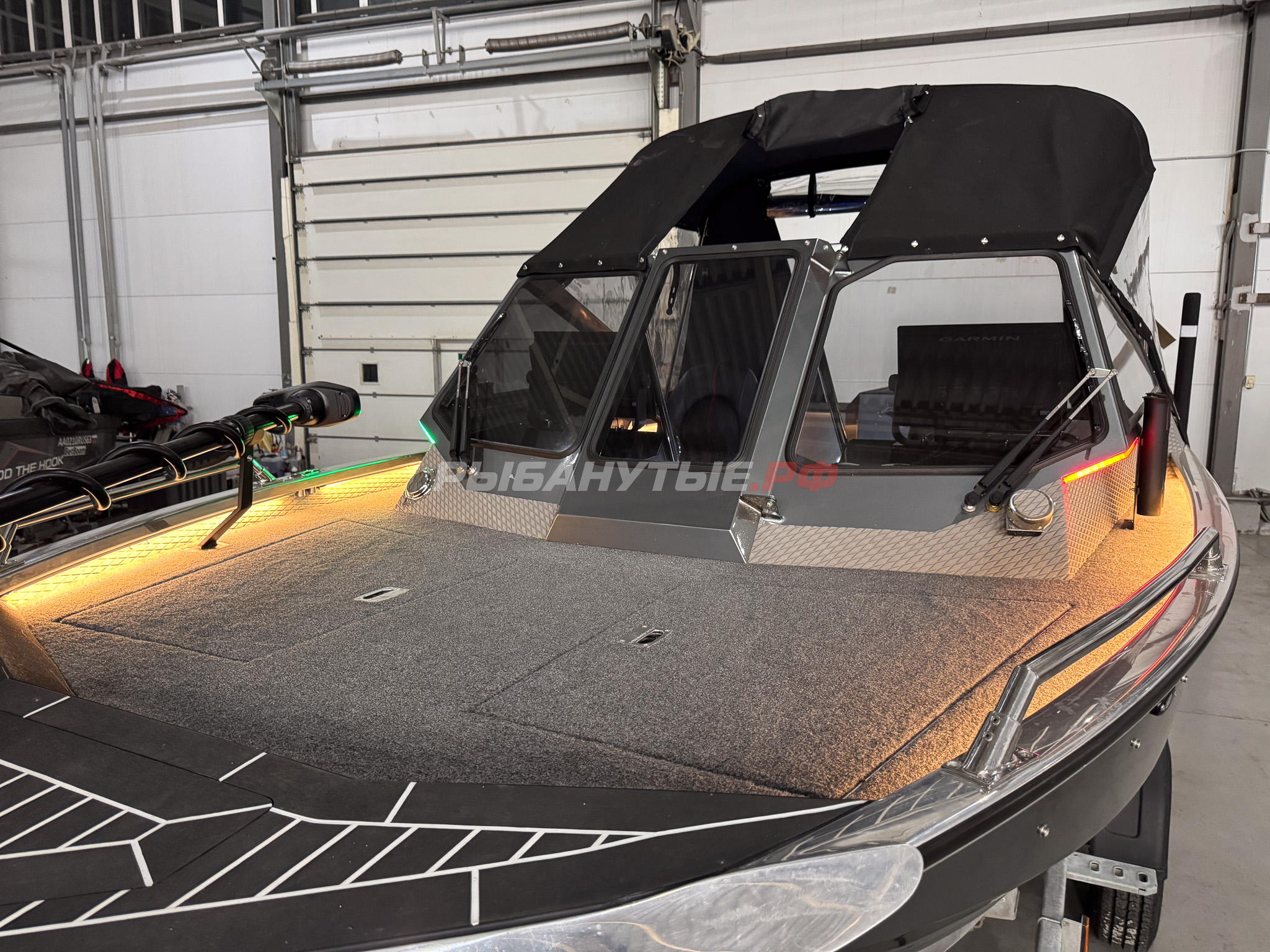 Лодка Росомаха R6000S + Mercury Optimax 200 + прицеп на катере — пример установки, Рыбанутые.РФ
