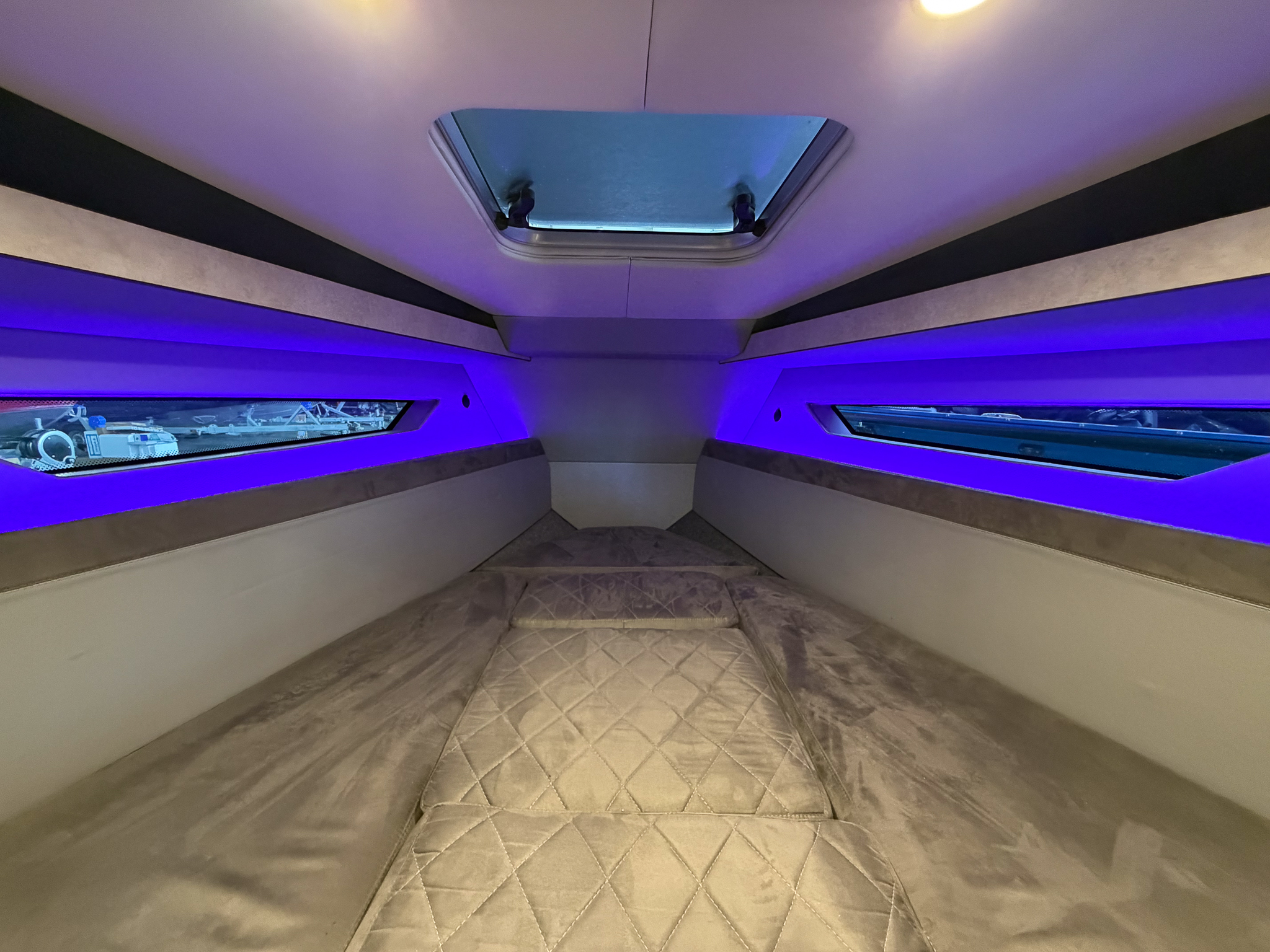 VBOATS VOYAGER 850 Cabin + Mercury Verado 400 + прицеп