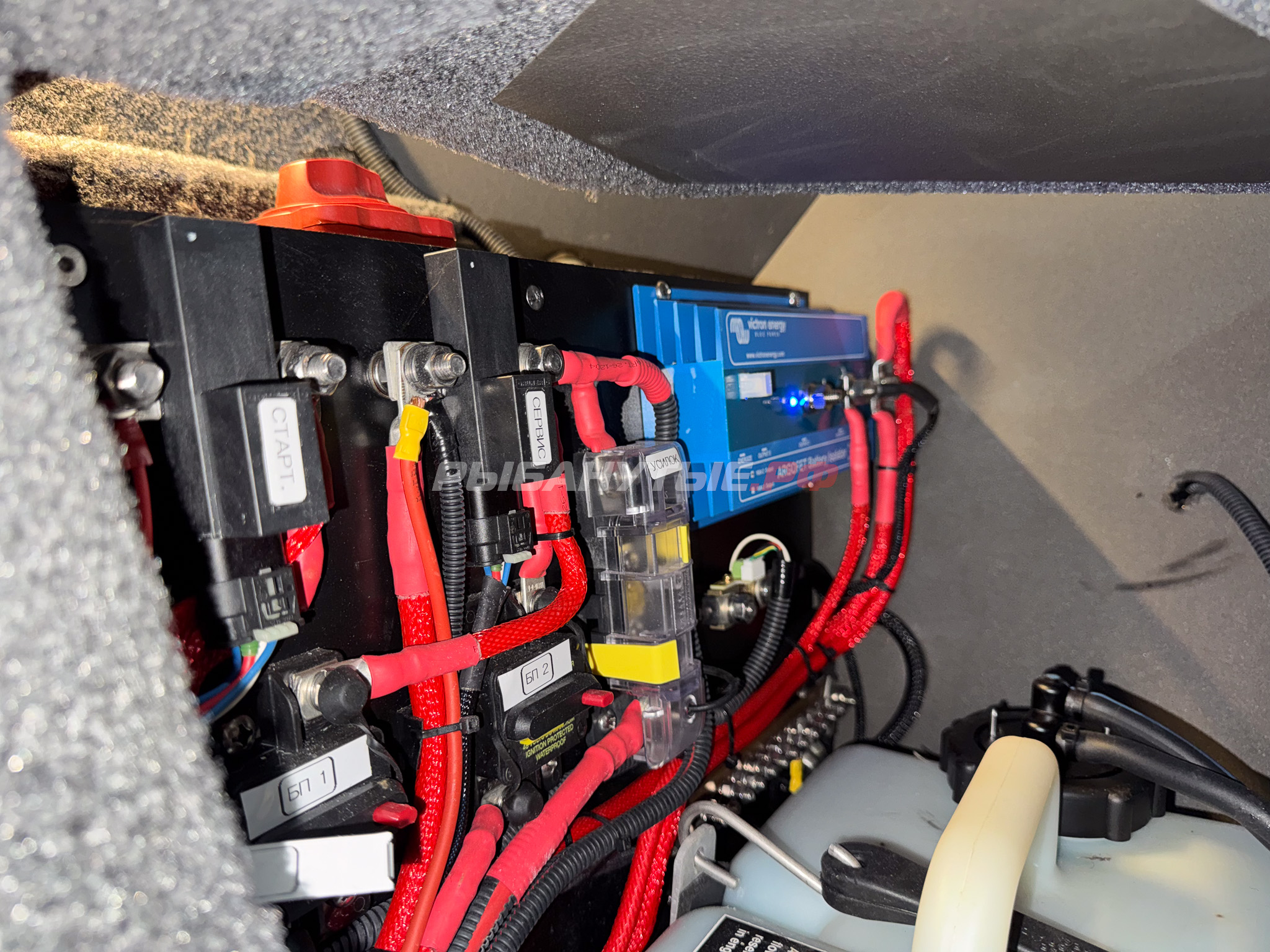 Лодка Росомаха R6000S + Mercury Optimax 200 + прицеп на катере — пример установки, Рыбанутые.РФ