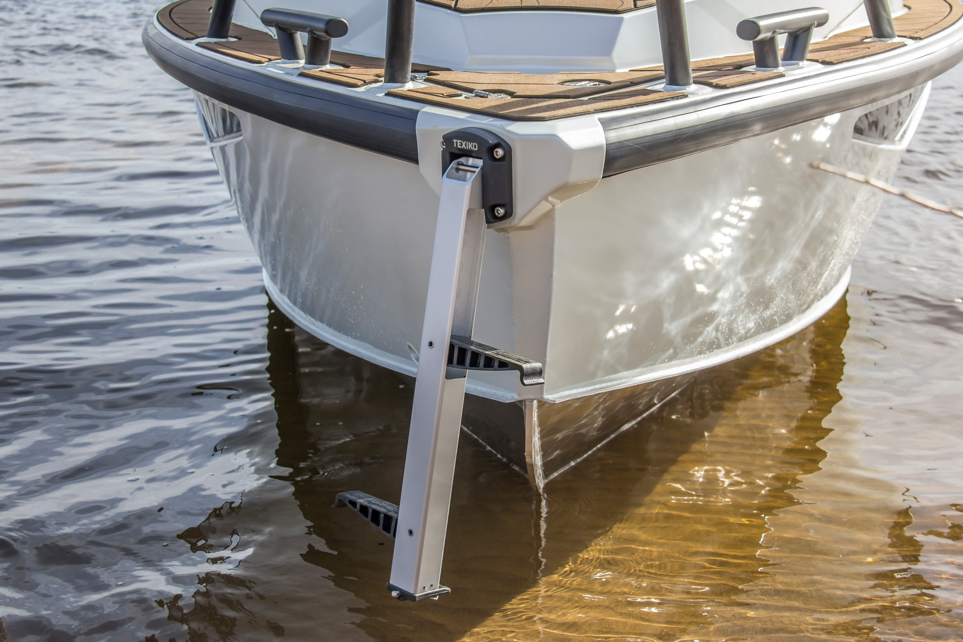 VBOATS VOYAGER 600 Cabin