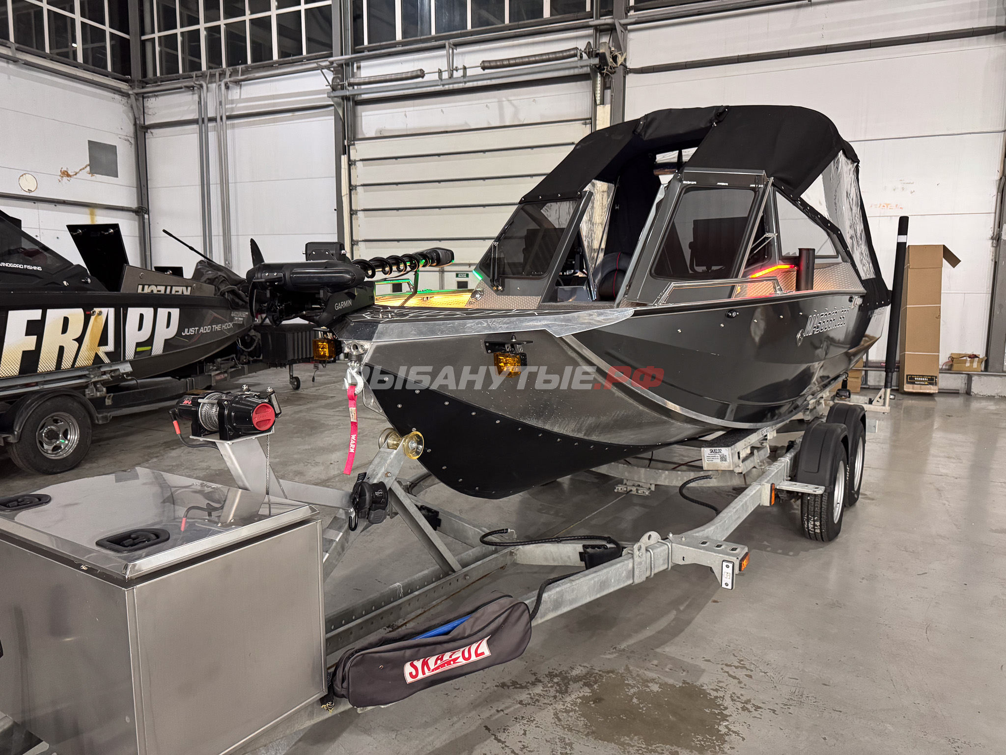 Лодка Росомаха R6000S + Mercury Optimax 200 + прицеп на катере — пример установки, Рыбанутые.РФ