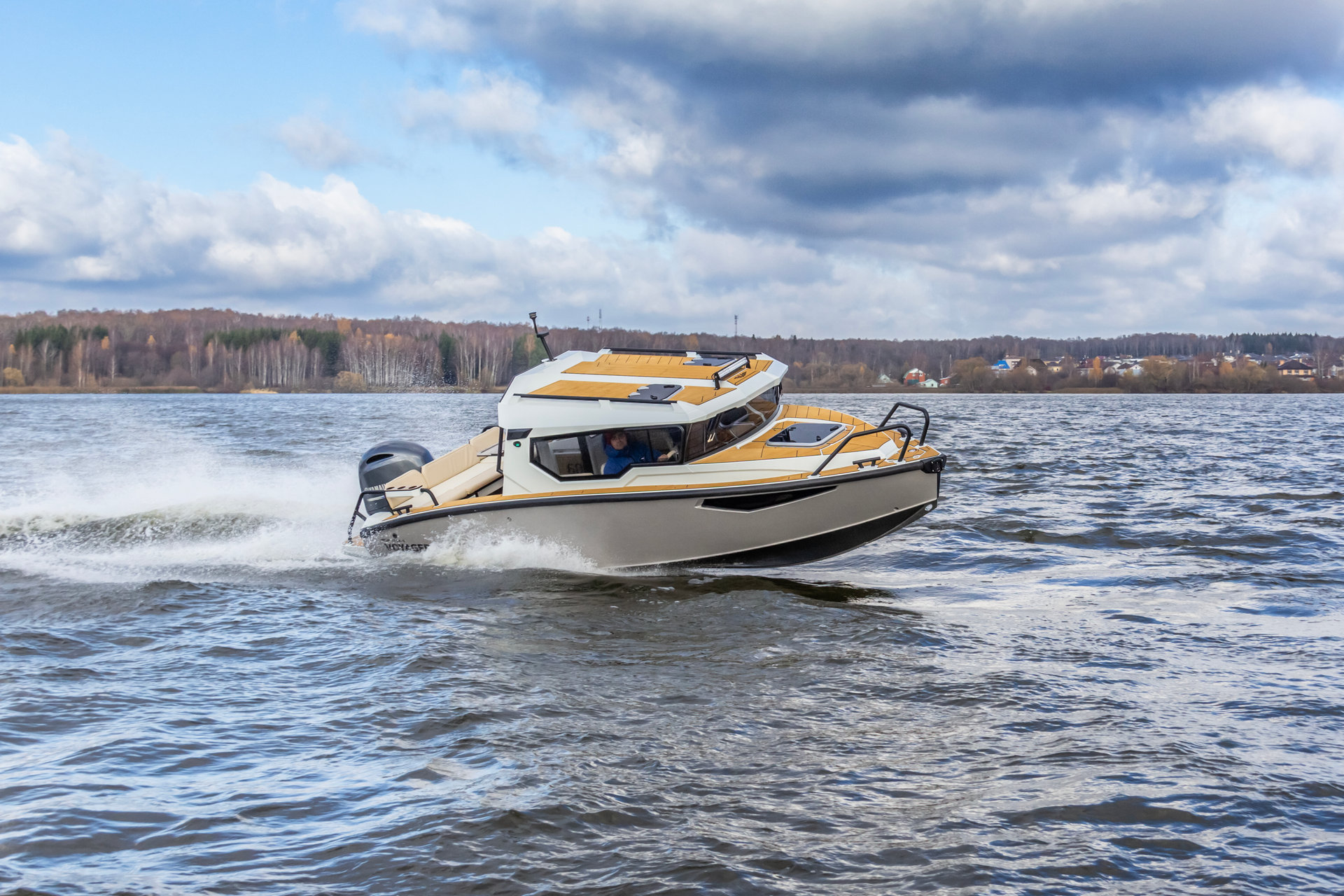 VBOATS VOYAGER 600 Cabin