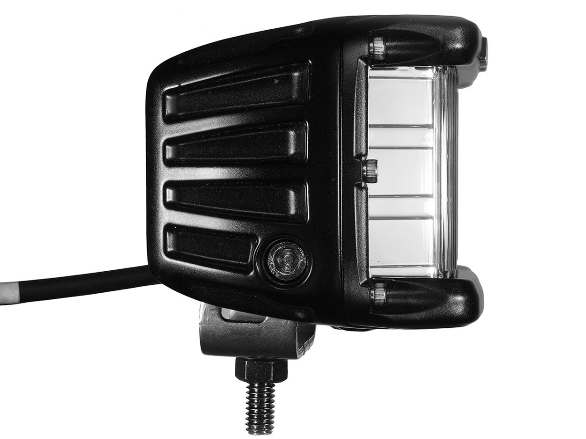 RIGID D-SS Серия PRO (9 светодиодов) Водительский свет (пара) на катере — пример установки, Рыбанутые.РФ
