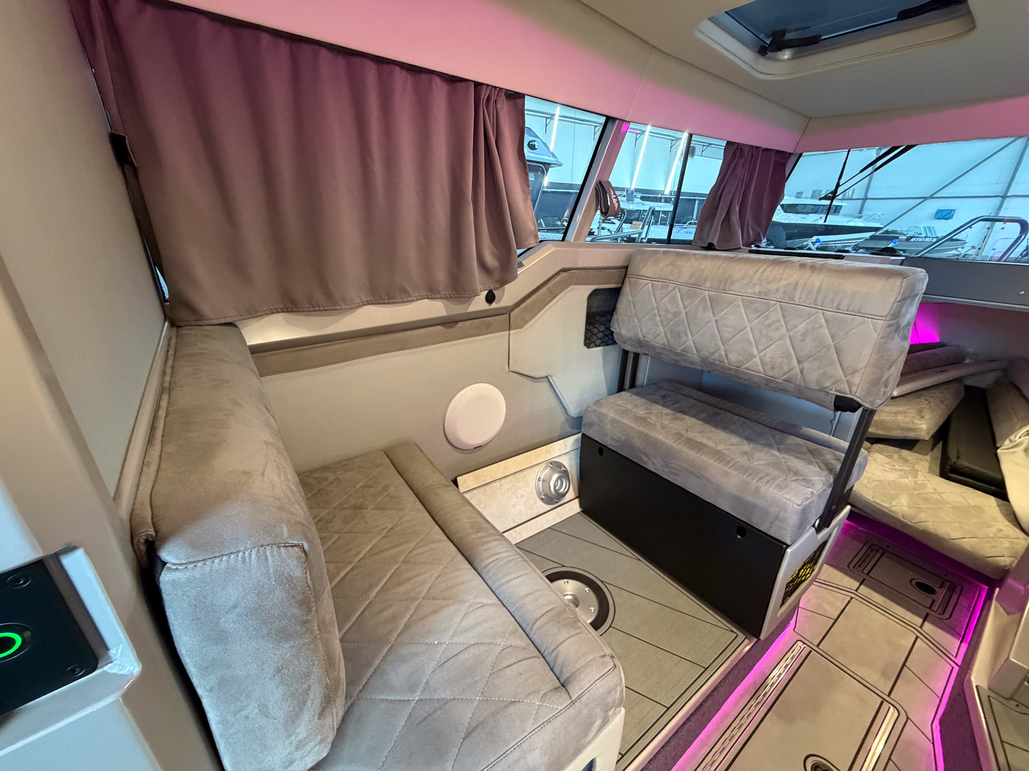 VBOATS VOYAGER 850 Cabin + Mercury Verado 400 + прицеп