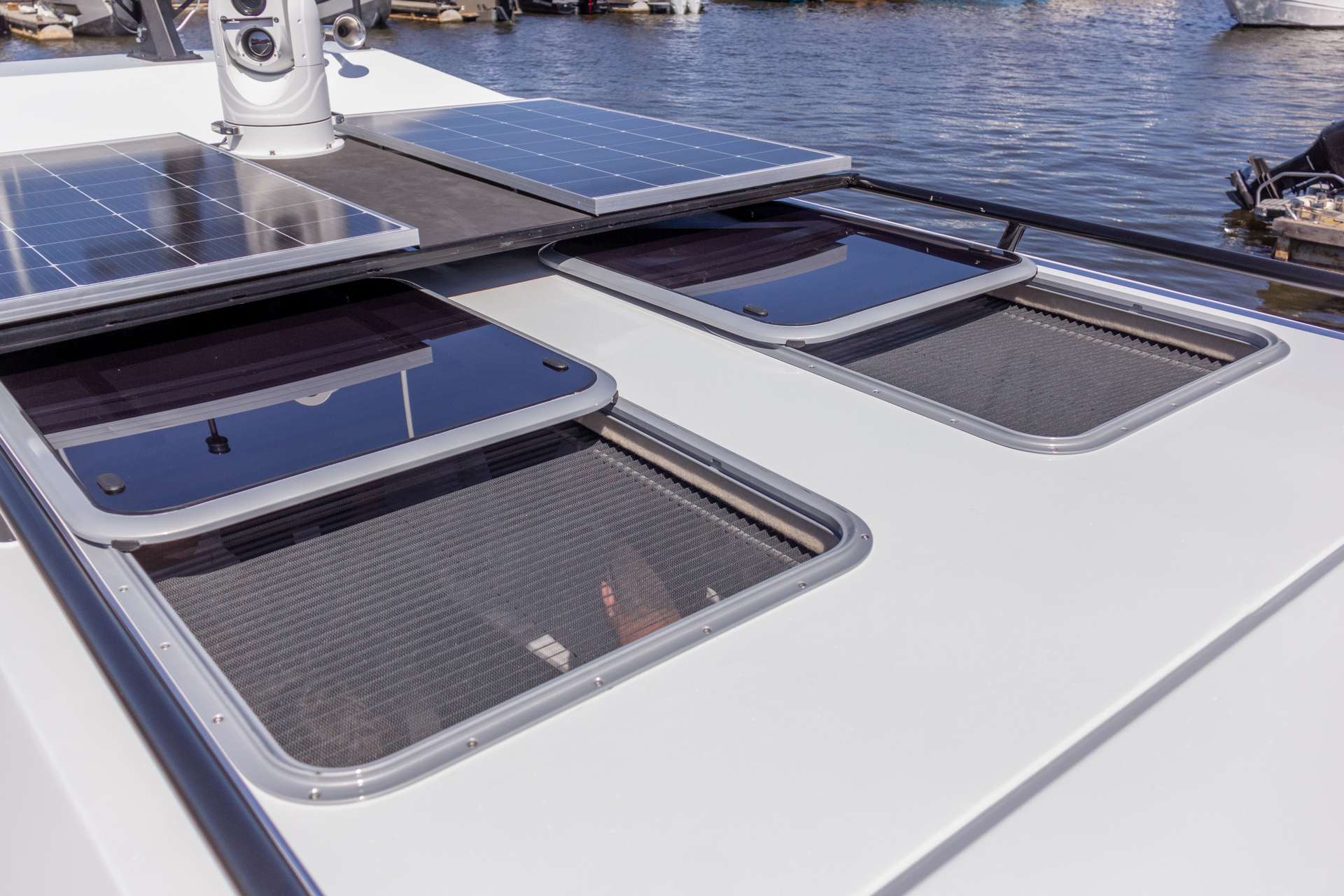 VBOATS VOYAGER 980 Cabin