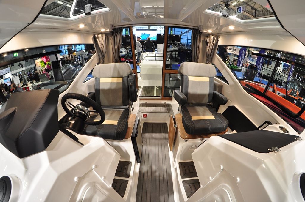 NorthSilver Cabin 655 на катере — пример установки, Рыбанутые.РФ