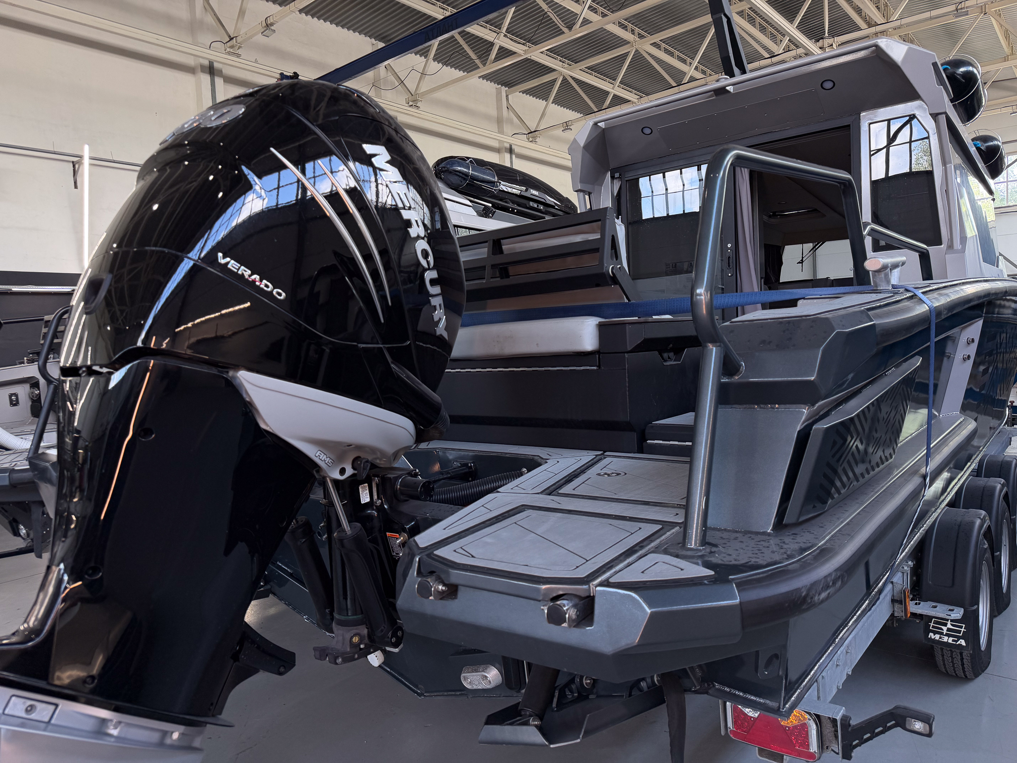 VBOATS VOYAGER 850 Cabin + Mercury Verado 400 + прицеп