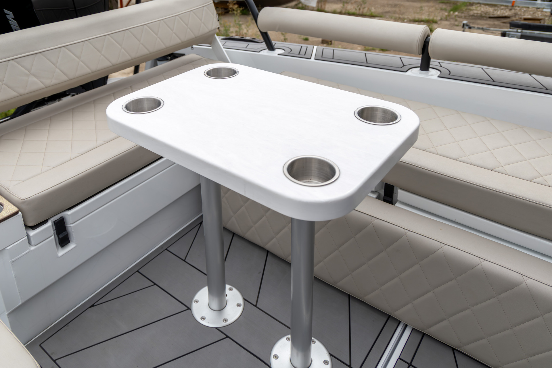 VBOATS VOYAGER 850 Cabin Twin