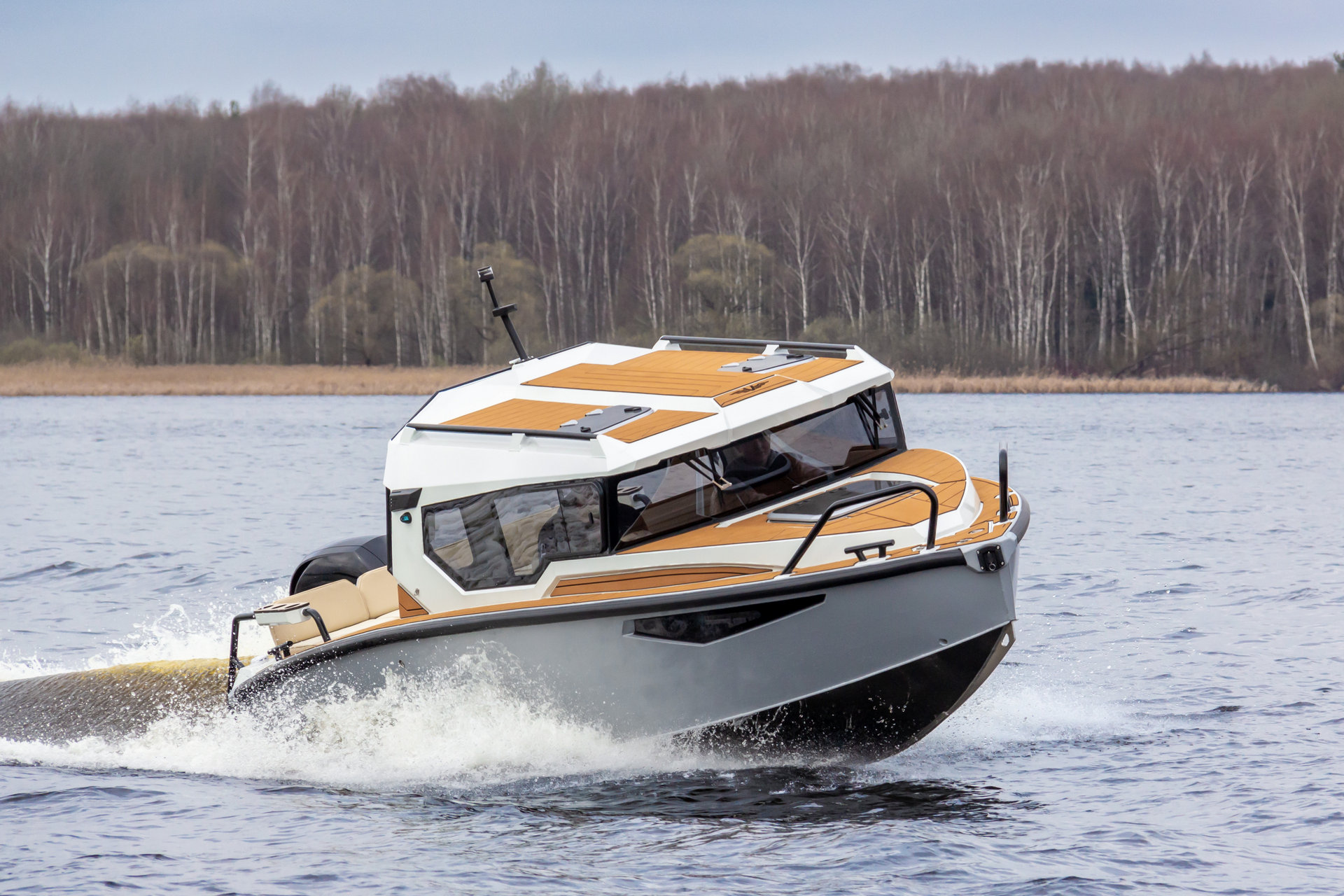 VBOATS VOYAGER 600 Cabin