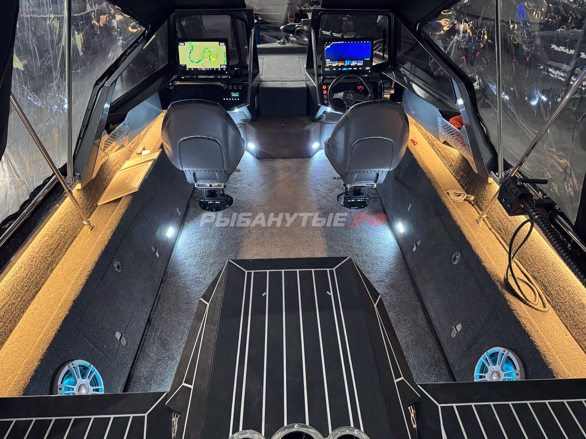 Лодка Росомаха R6000S + Mercury Optimax 200 + прицеп на катере — пример установки, Рыбанутые.РФ