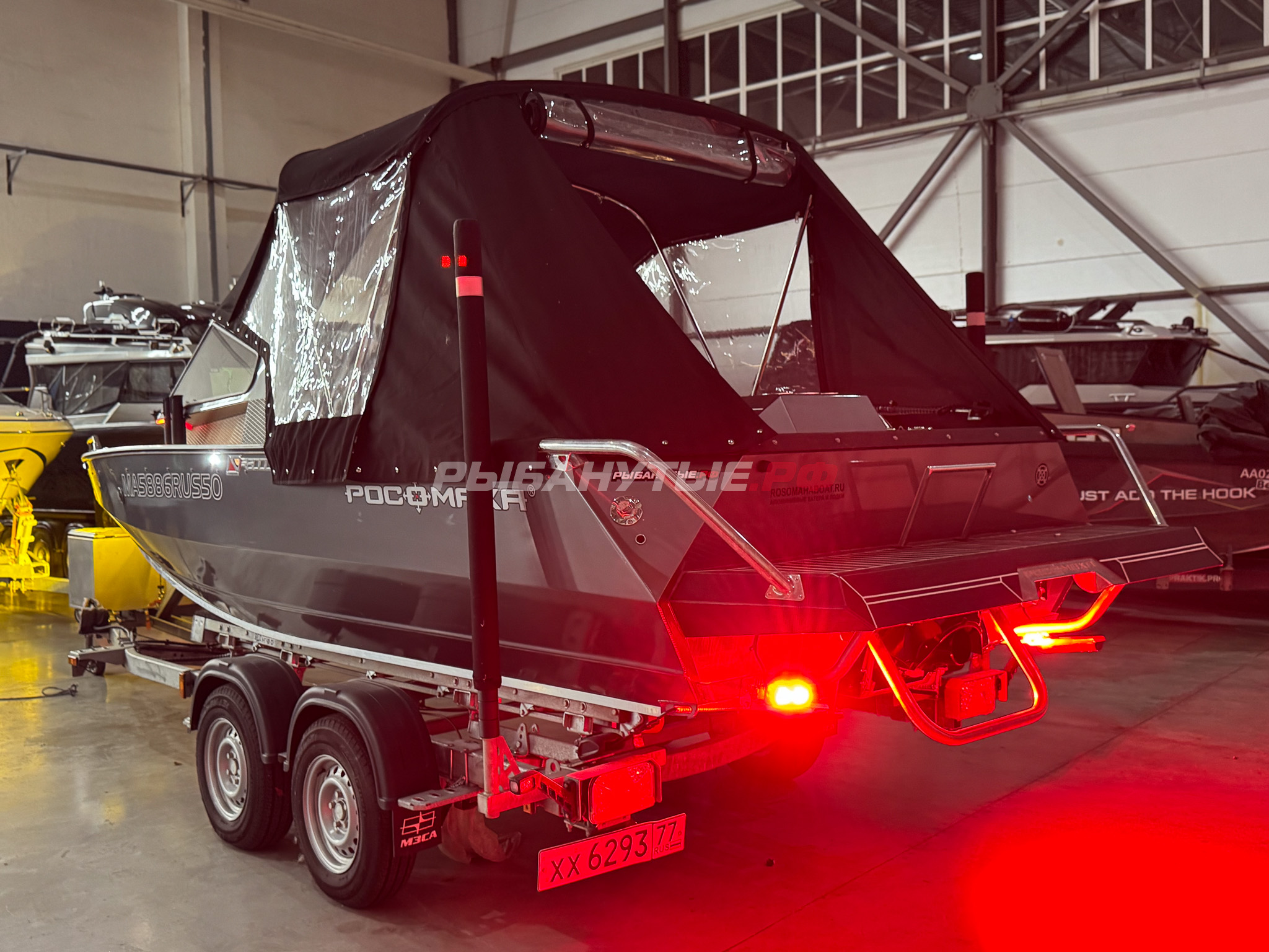 Лодка Росомаха R6000S + Mercury Optimax 200 + прицеп на катере — пример установки, Рыбанутые.РФ