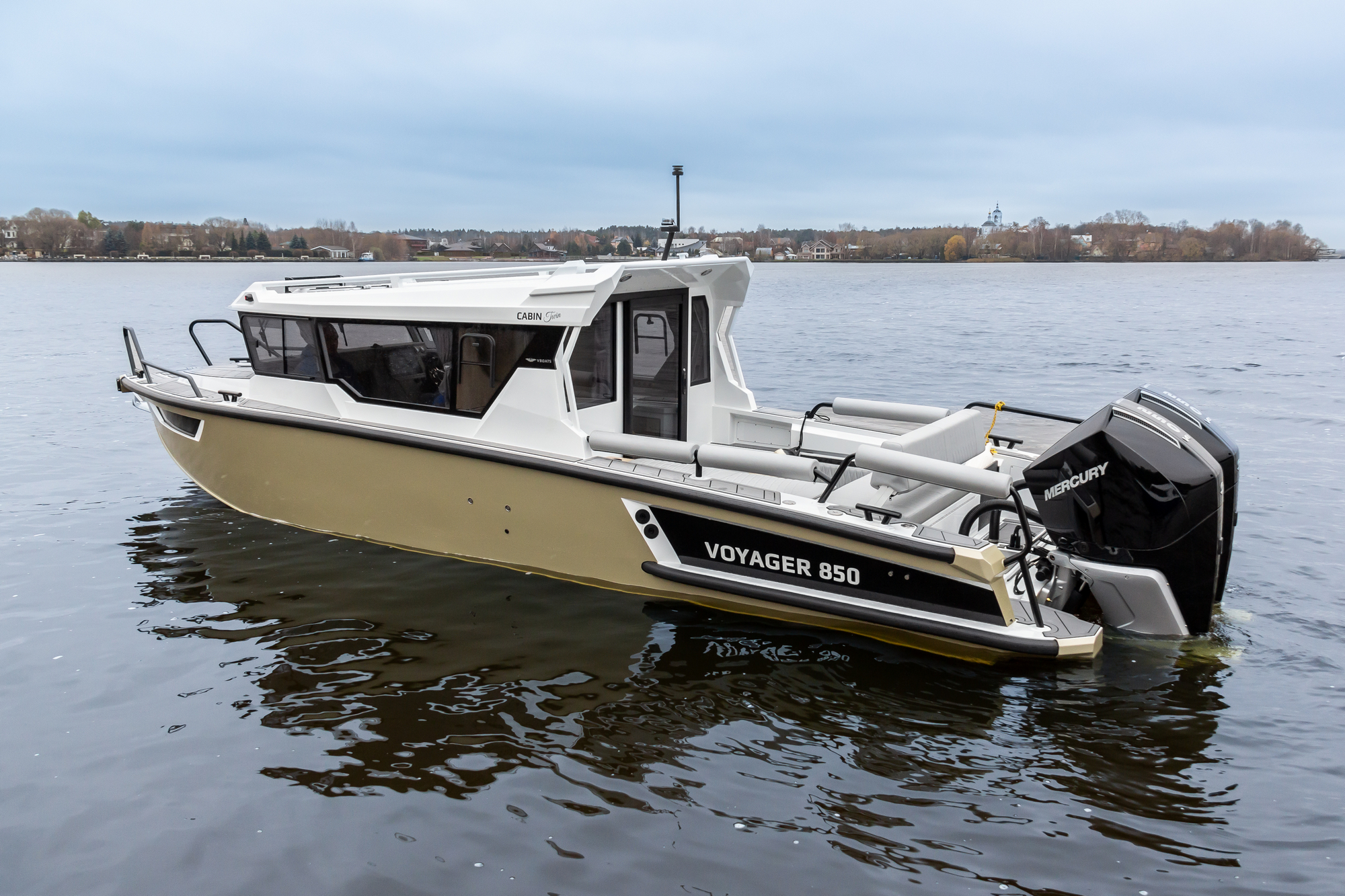 VBOATS VOYAGER 850 Cabin Twin