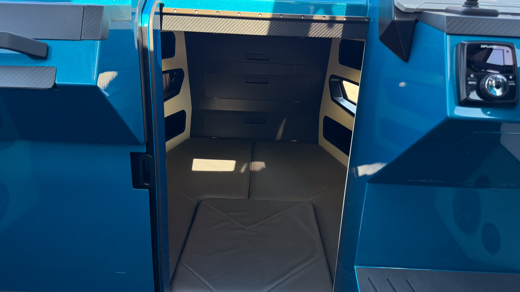 Лодка ONIX 850 Cabin + Спарка Mercury ProXs 300 + прицеп