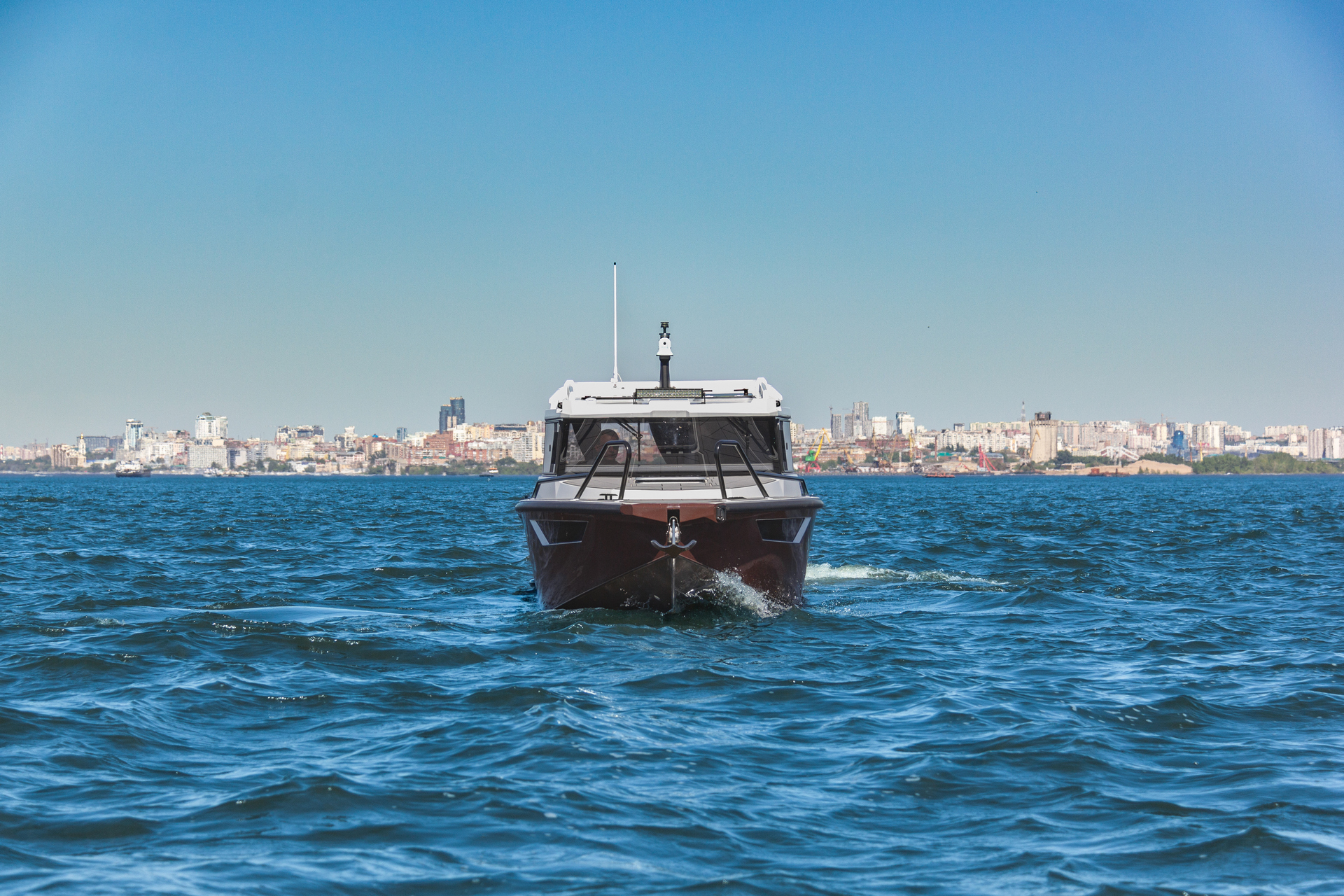 VBOATS VOYAGER 850 Cabin Twin