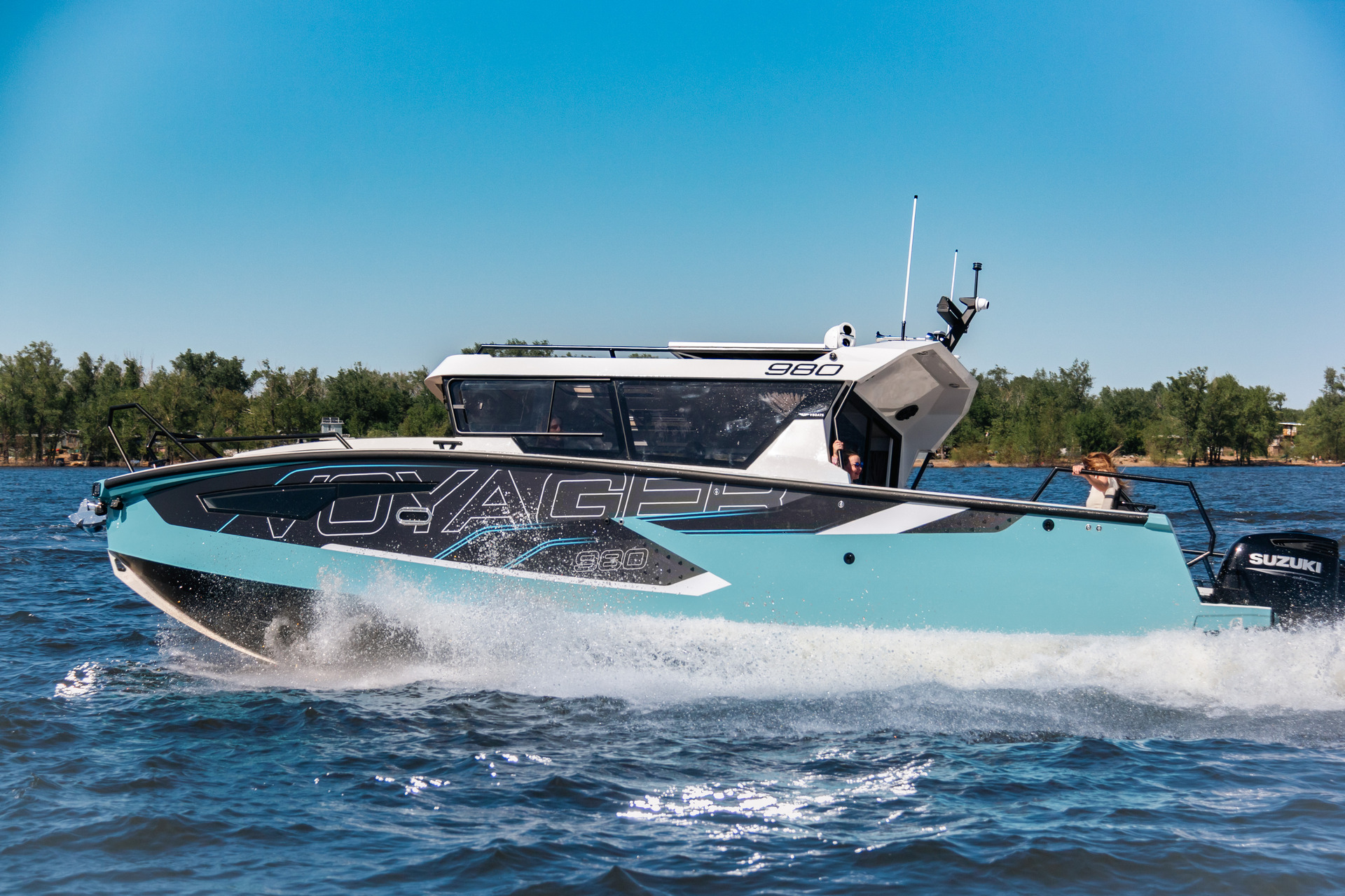 VBOATS VOYAGER 980 Cabin