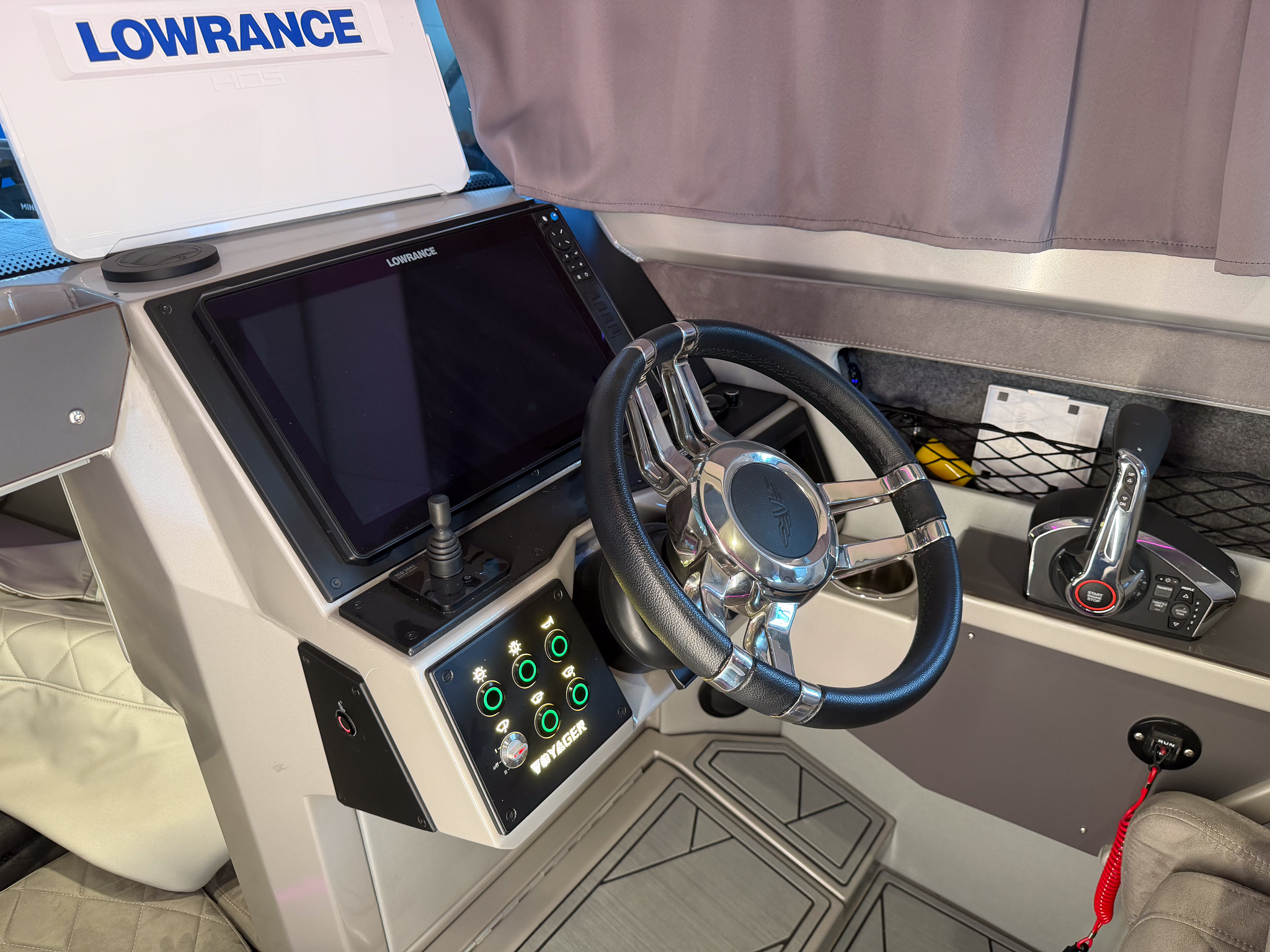VBOATS VOYAGER 850 Cabin + Mercury Verado 400 + прицеп