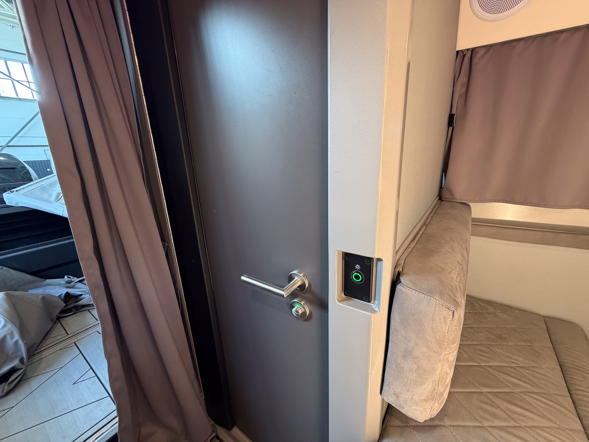 VBOATS VOYAGER 850 Cabin + Mercury Verado 400 + прицеп