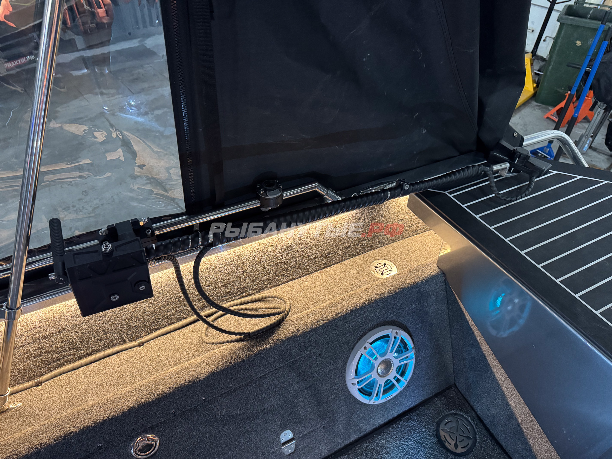 Лодка Росомаха R6000S + Mercury Optimax 200 + прицеп на катере — пример установки, Рыбанутые.РФ