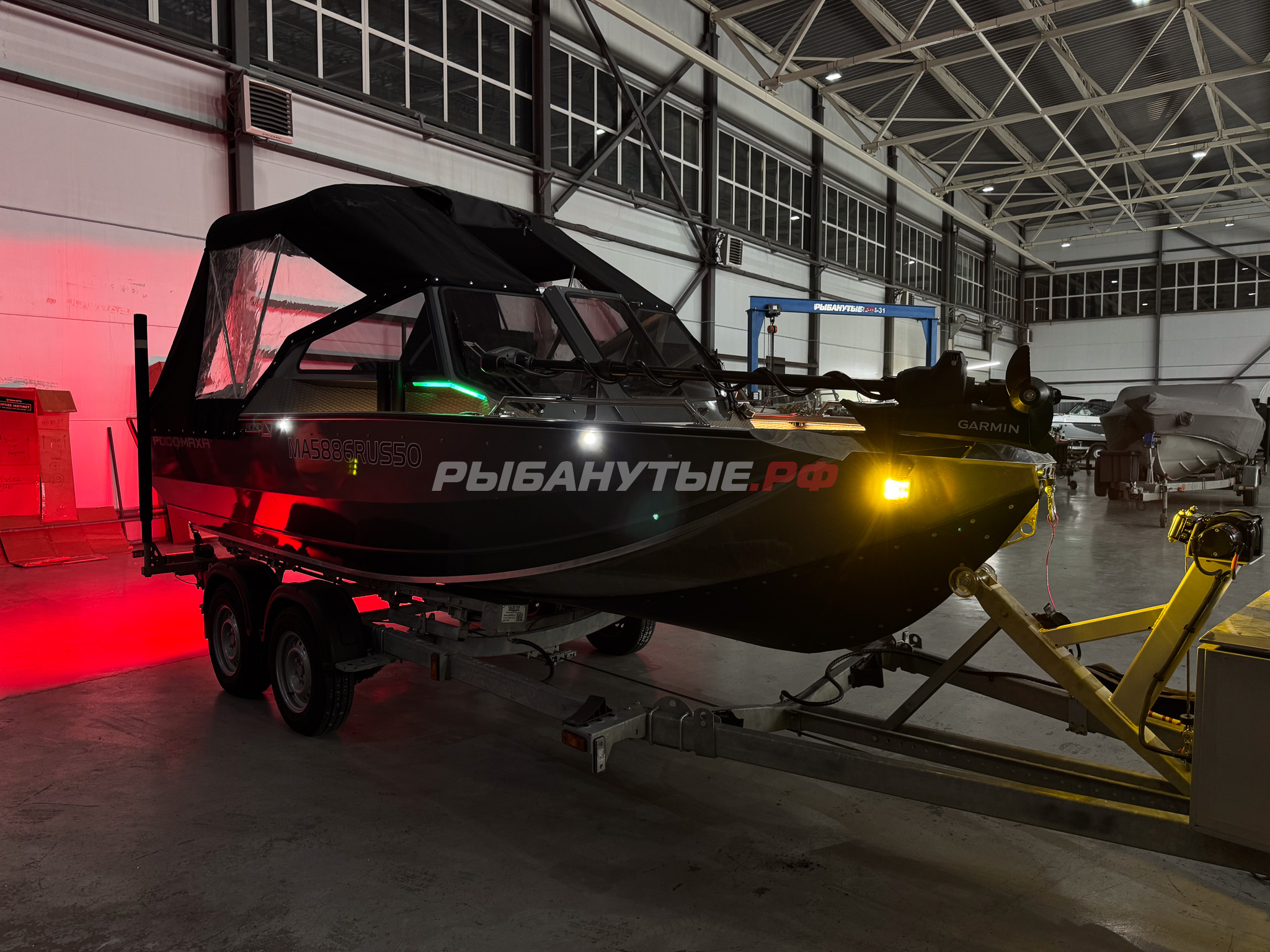 Лодка Росомаха R6000S + Mercury Optimax 200 + прицеп на катере — пример установки, Рыбанутые.РФ