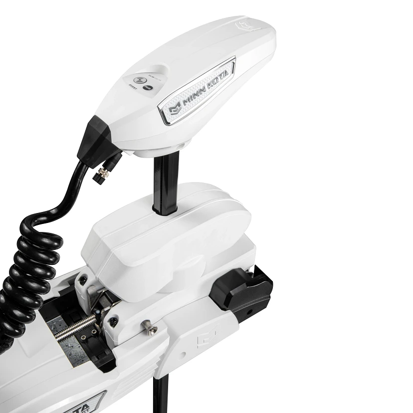 Minn Kota Riptide Instinct QUEST 90/115 lb. Thrust, 100" Shaft, Wireless Remote, White на катере — пример установки, Рыбанутые.РФ