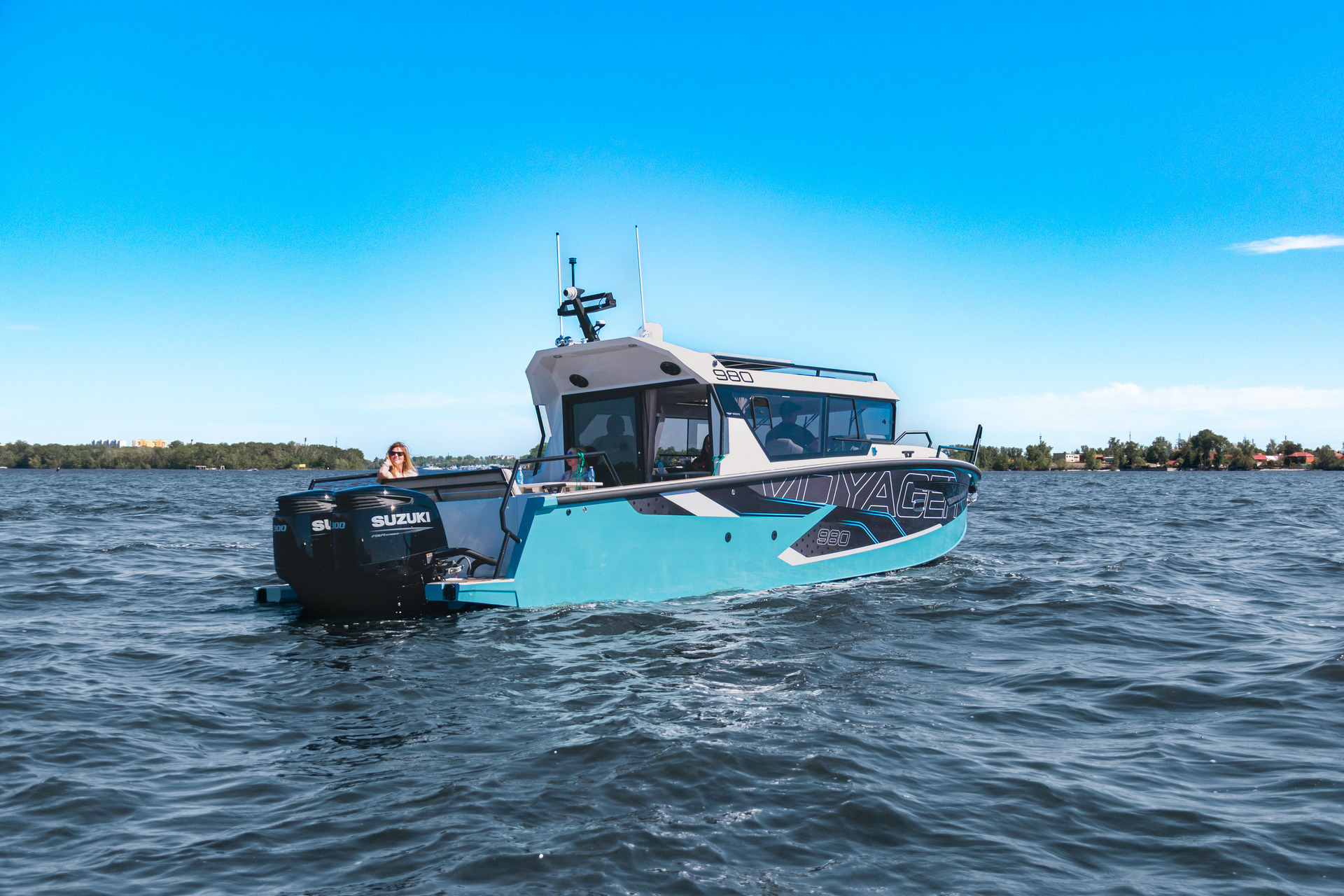VBOATS VOYAGER 980 Cabin